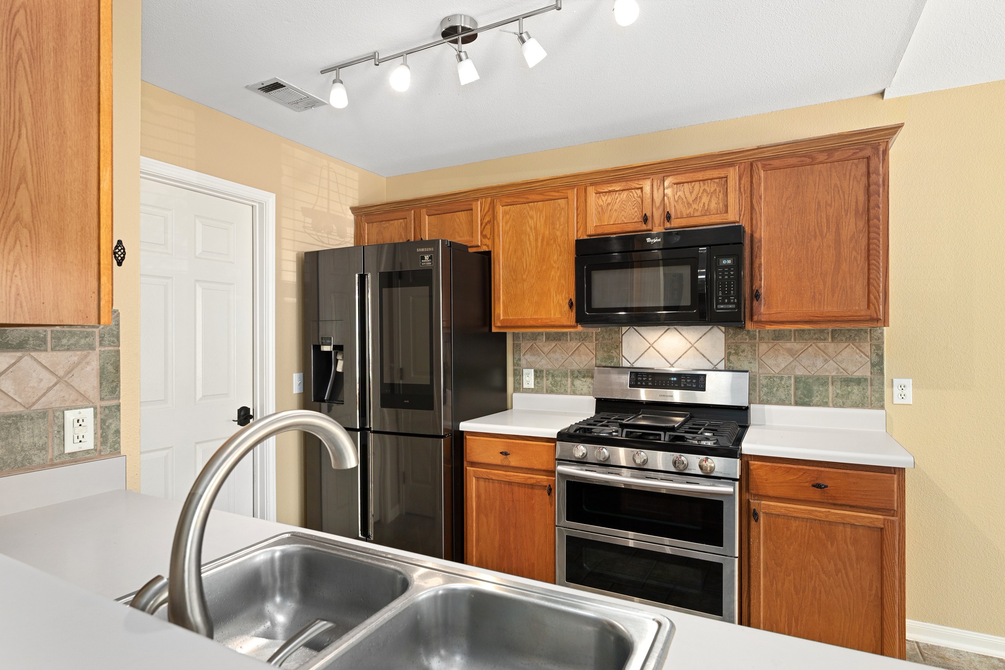 main property photo 10
