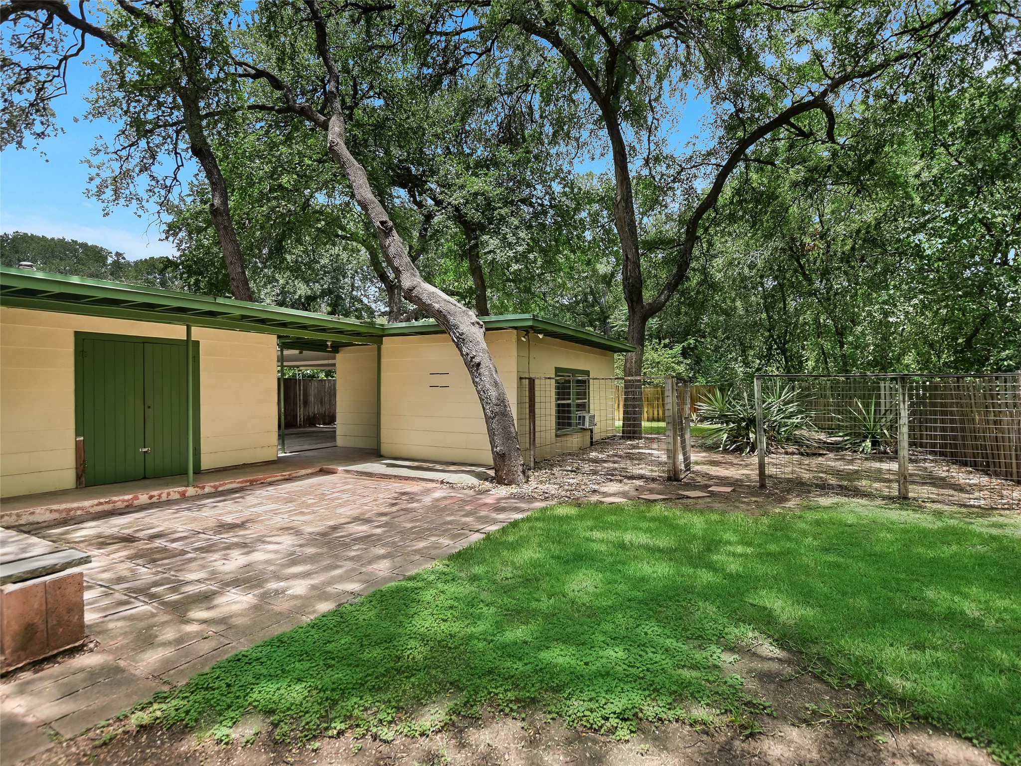 main property photo 15