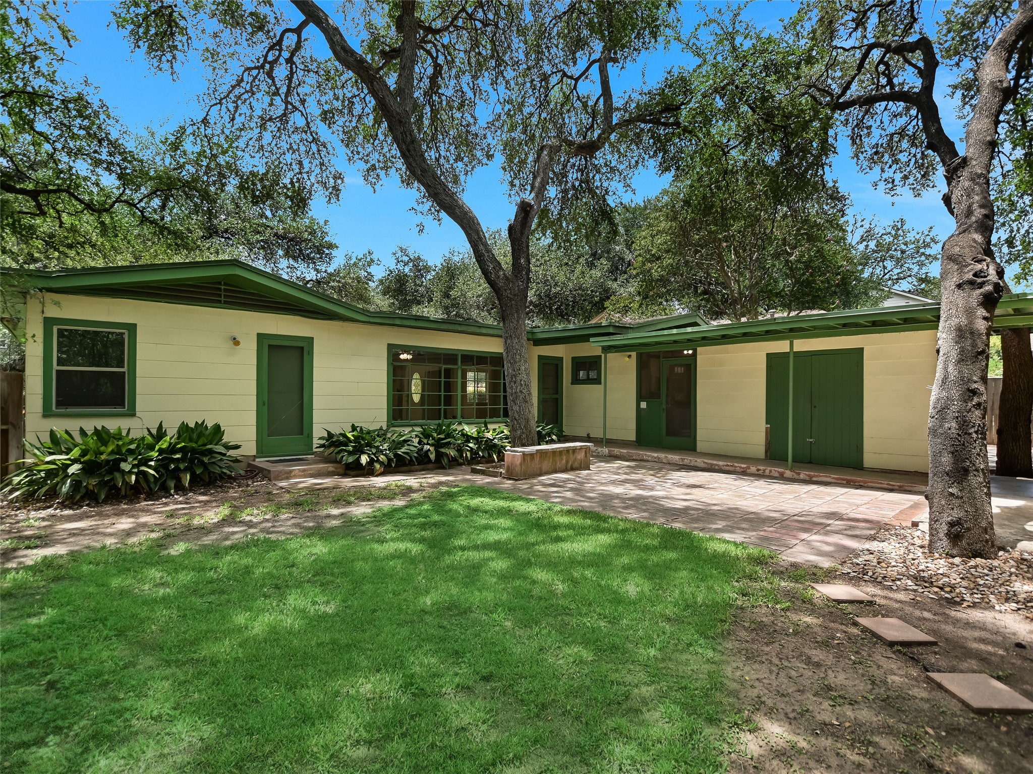main property photo 16