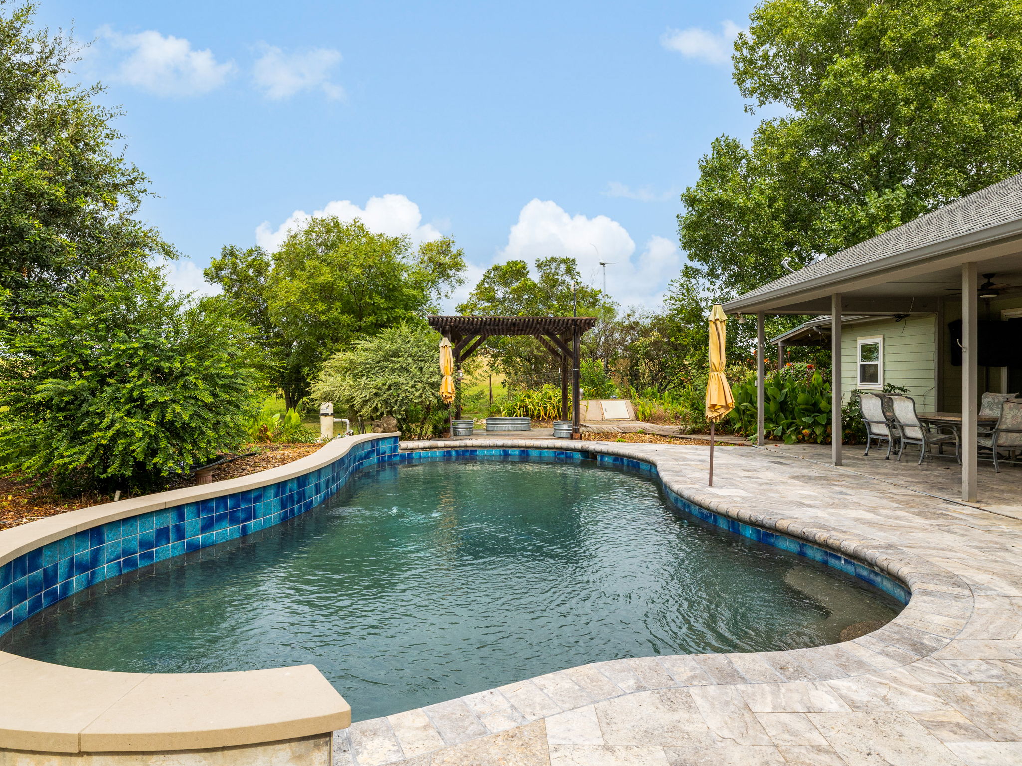 main property photo 28