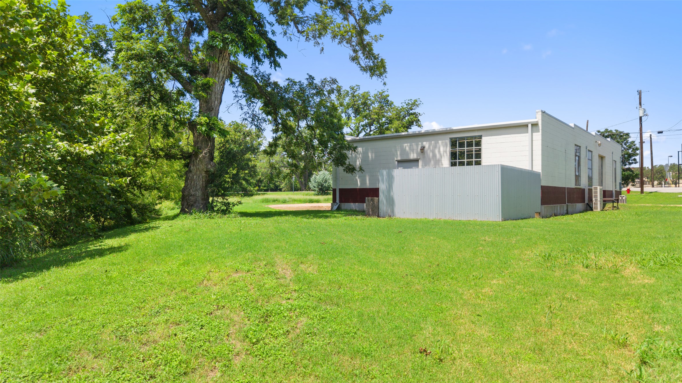 main property photo 11