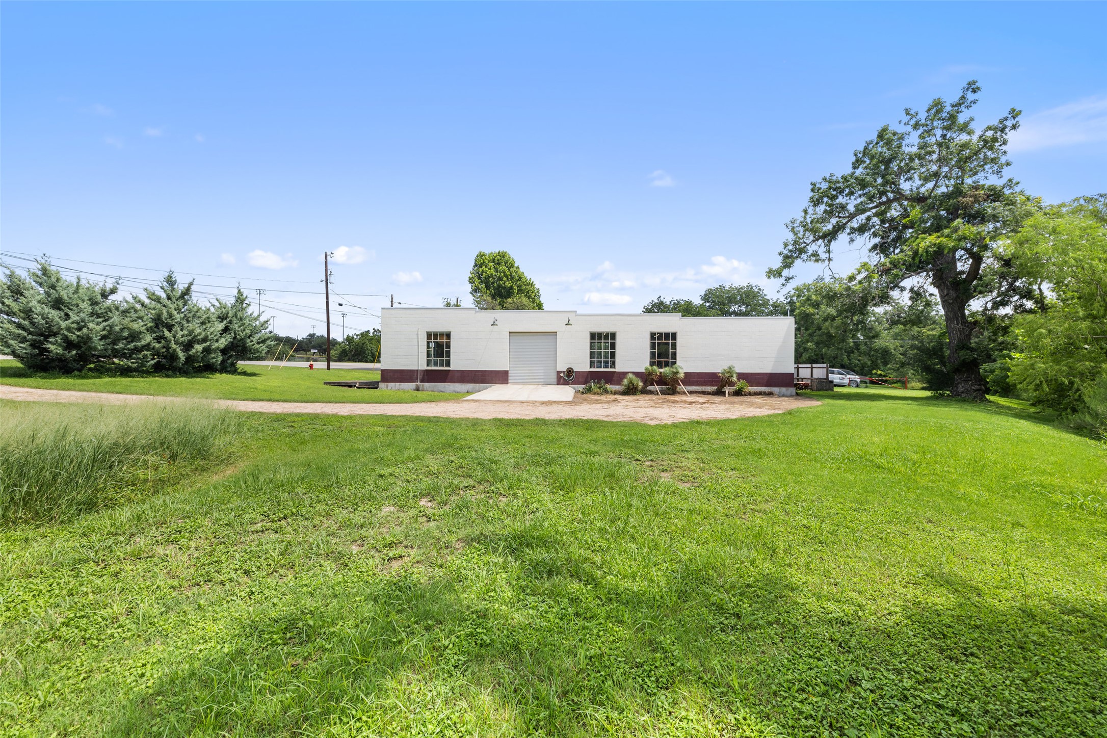 main property photo 32