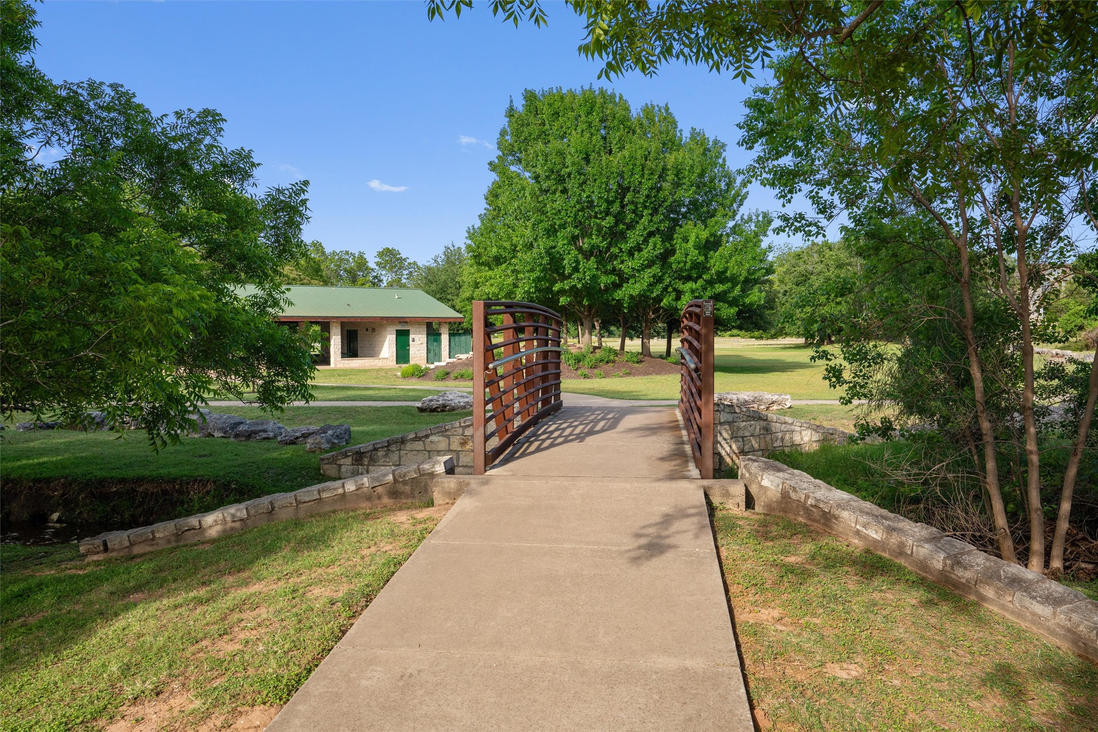main property photo 27