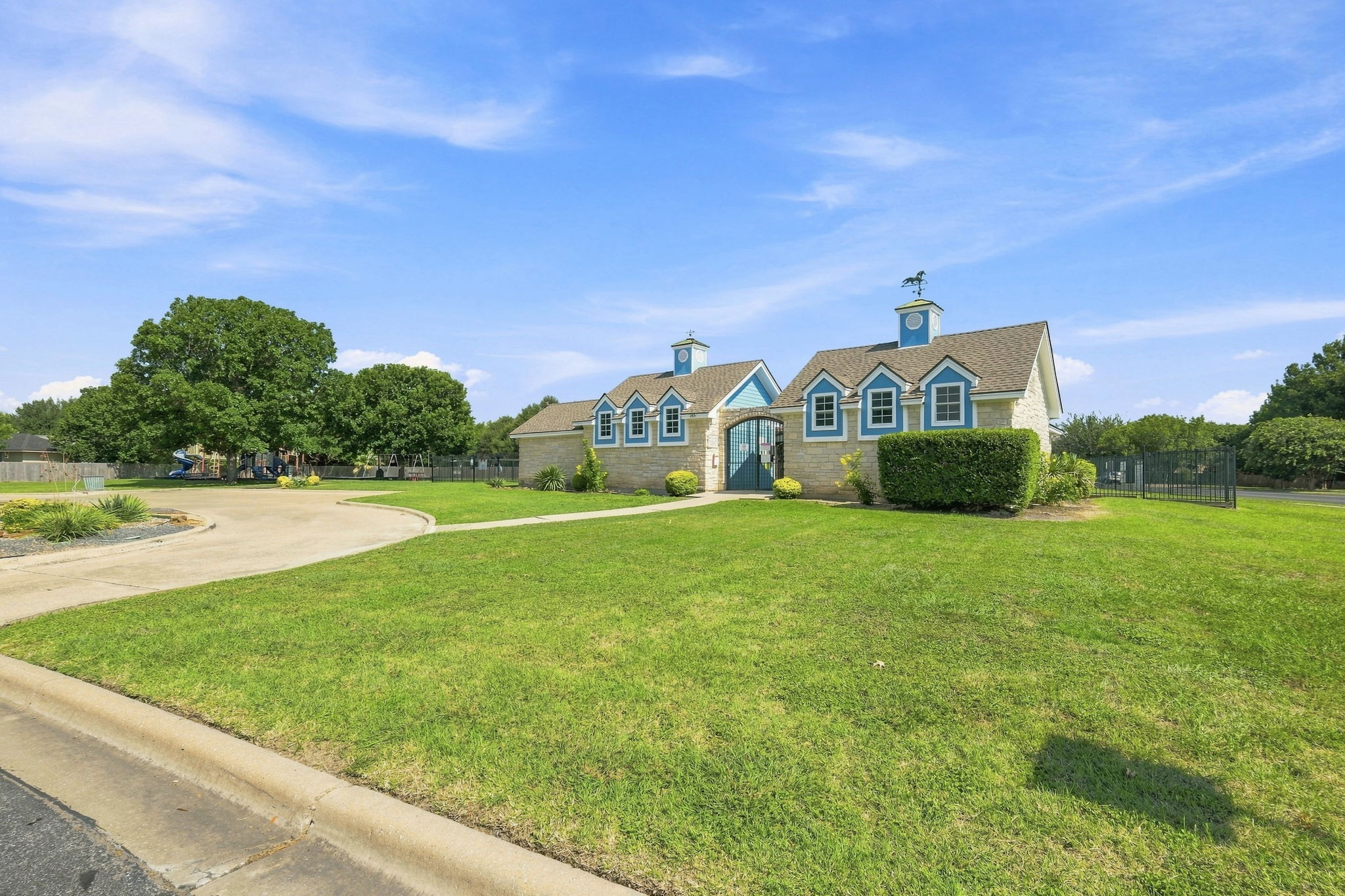 main property photo 25