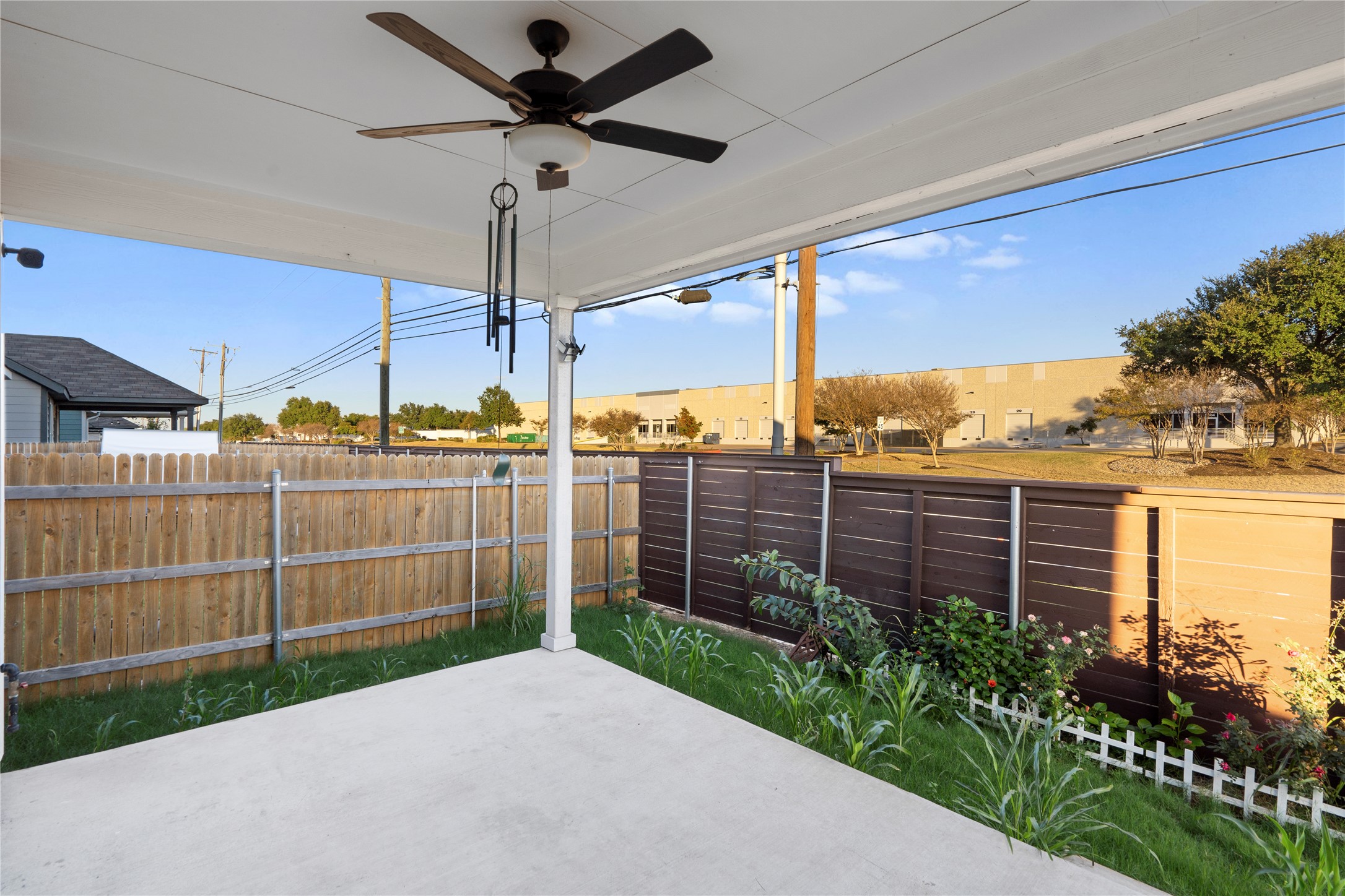 main property photo 28