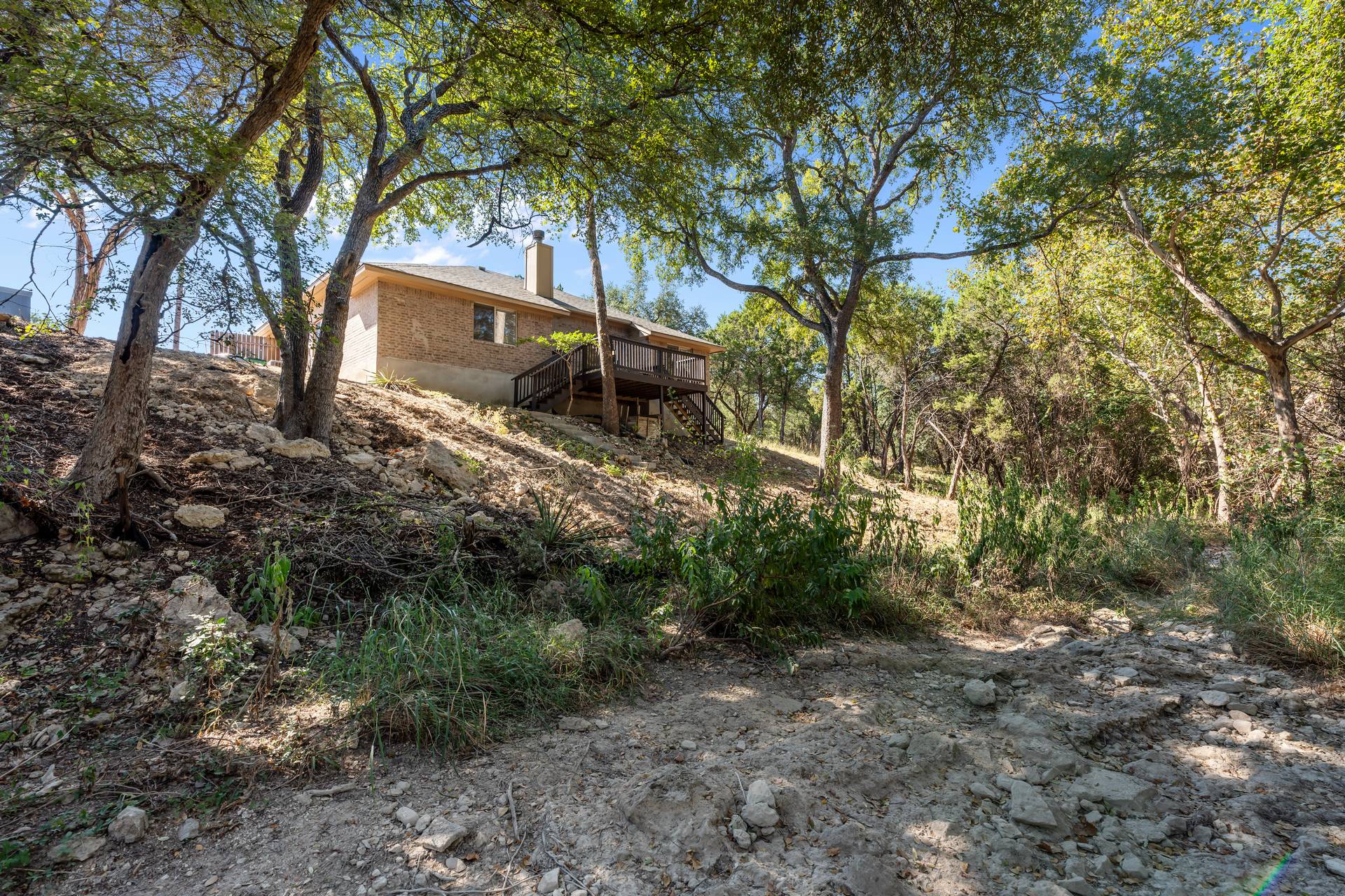 main property photo 28