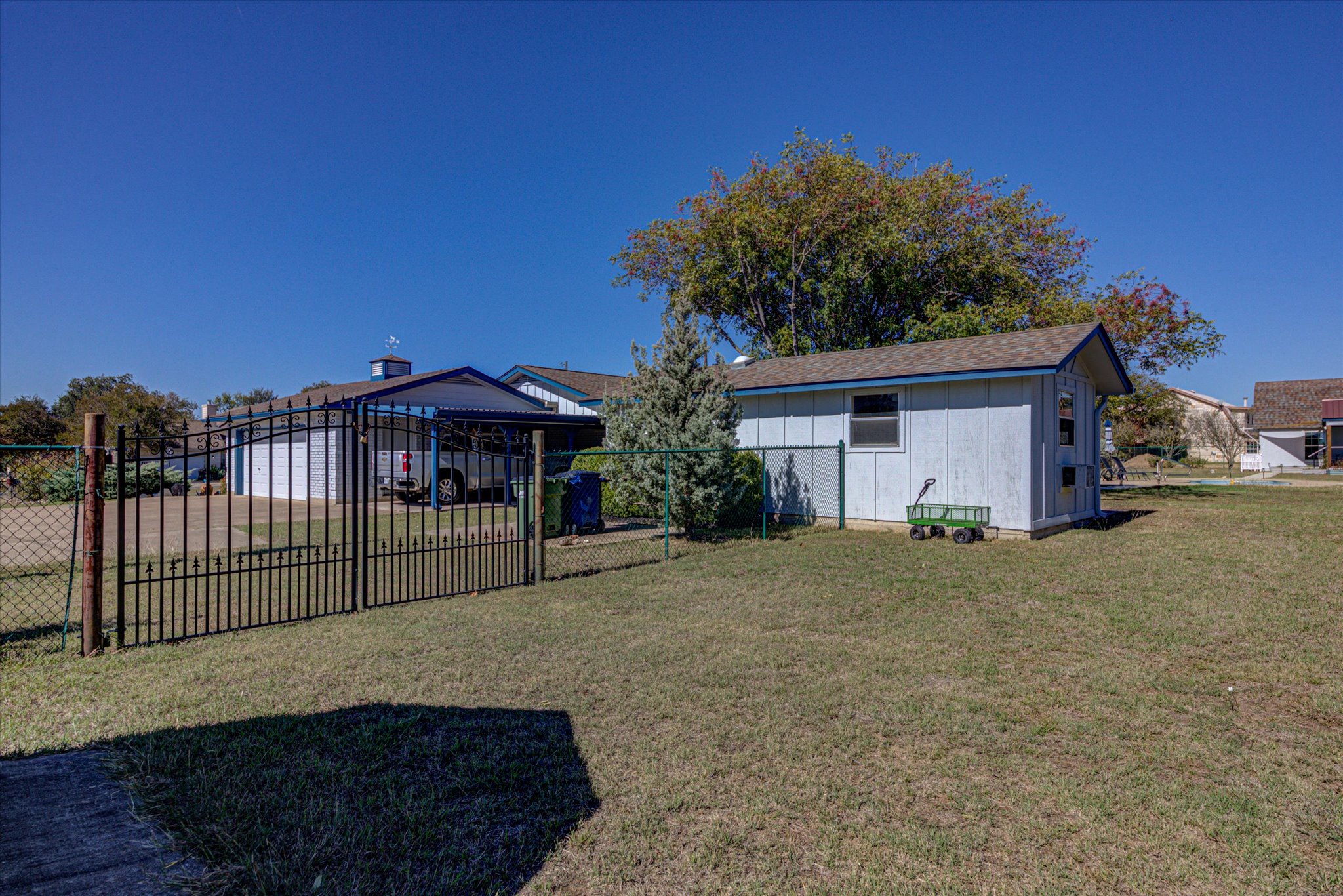 main property photo 28