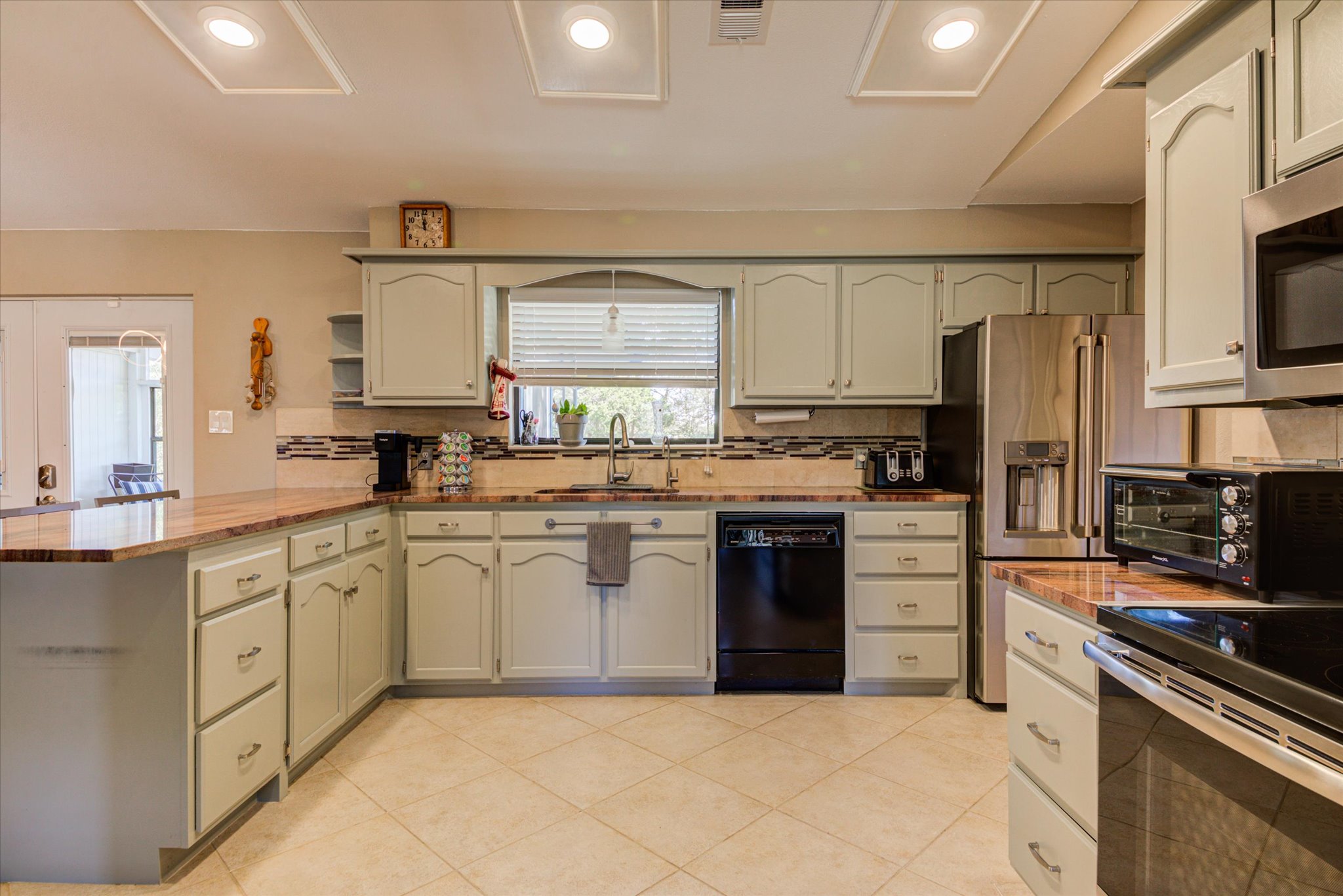 main property photo 9