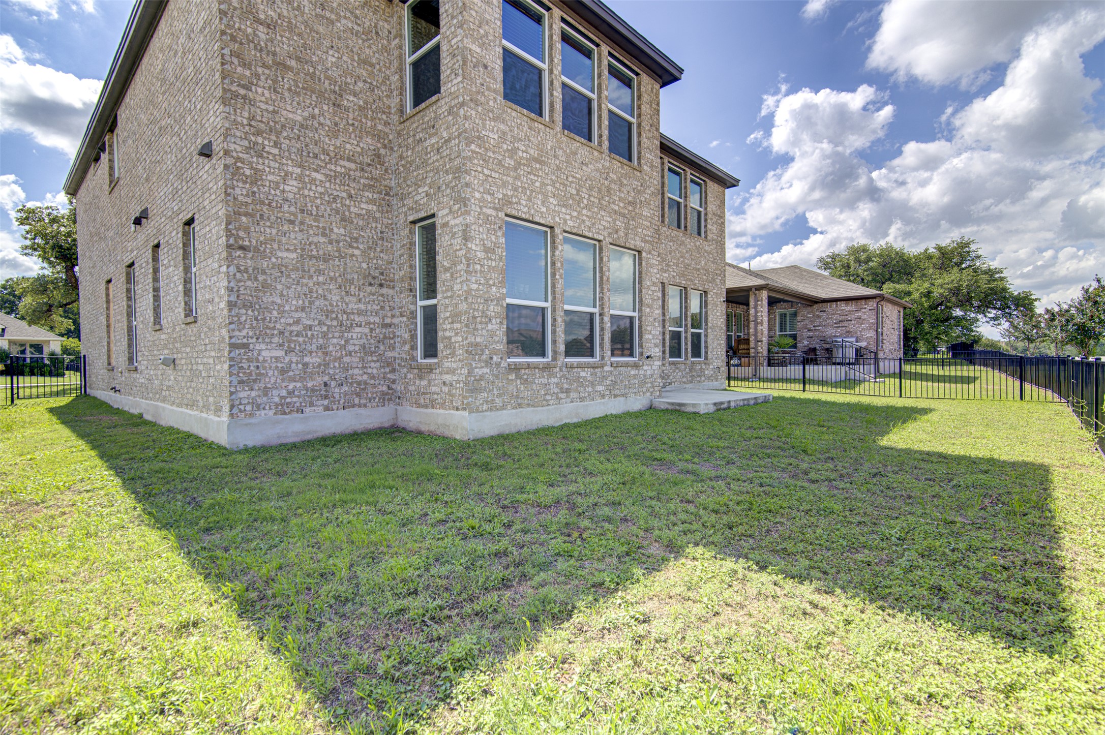 main property photo 28