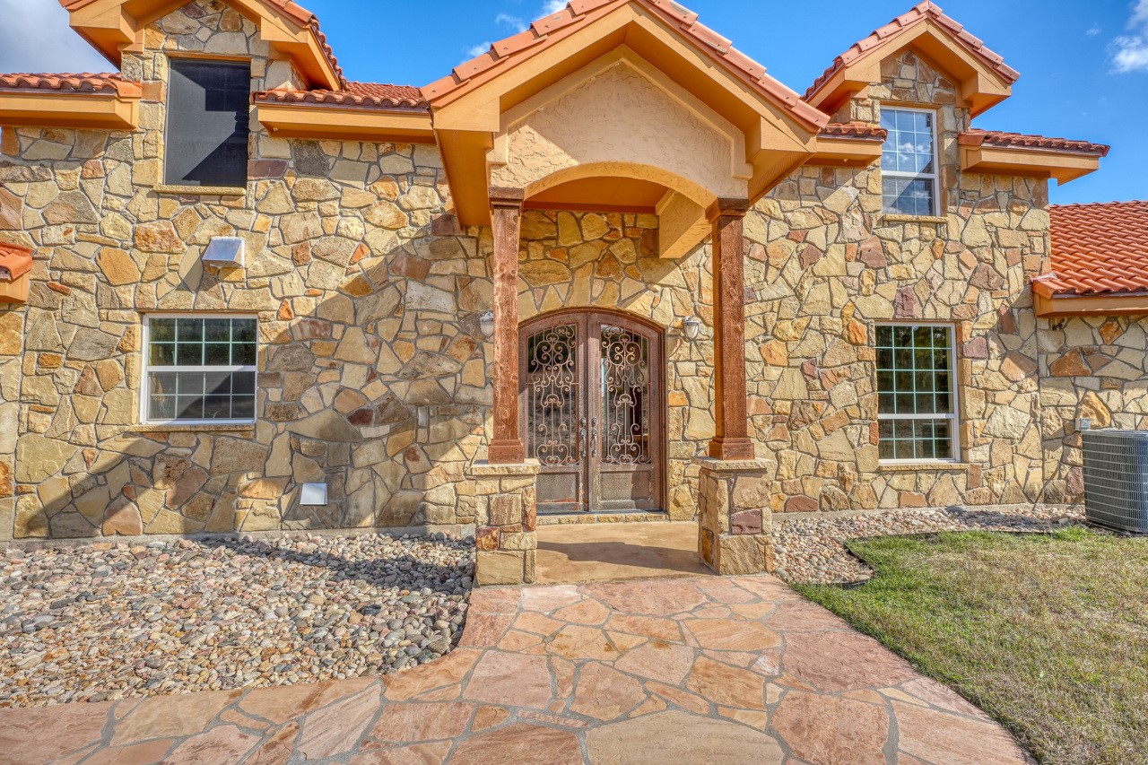 main property photo 14