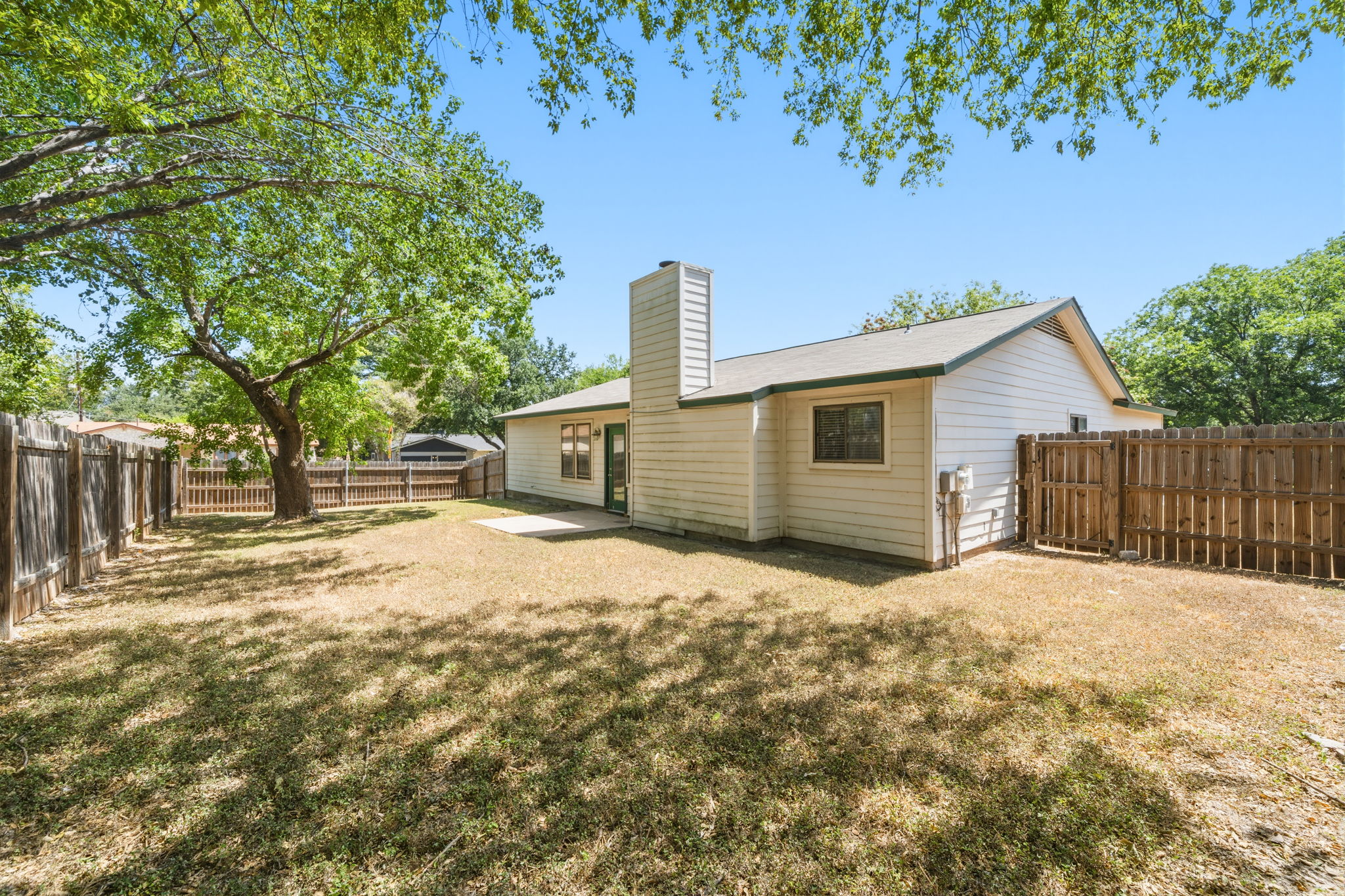 main property photo 37