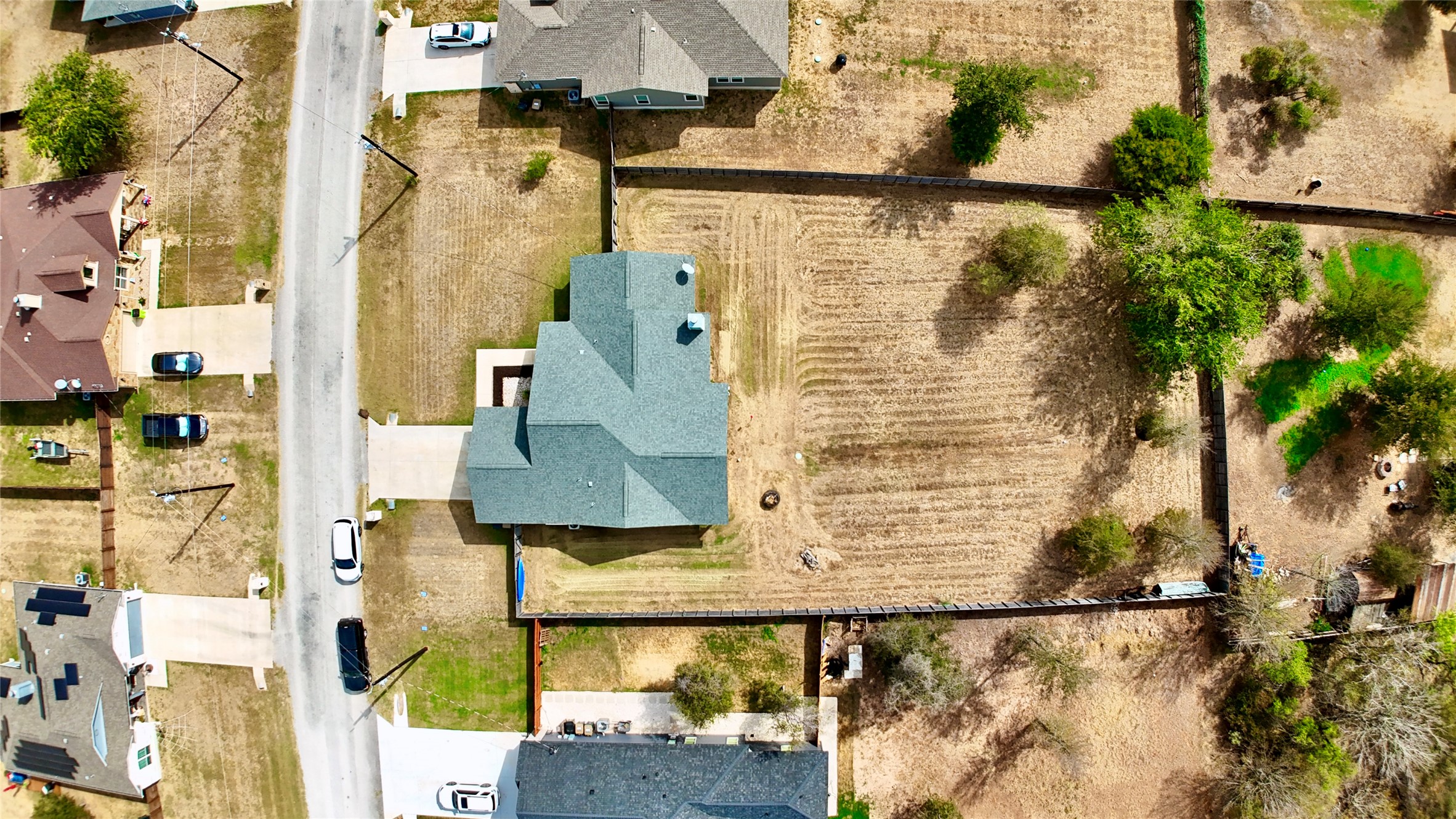 main property photo 28