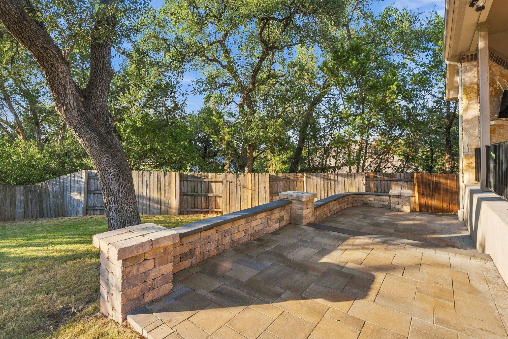 main property photo 30
