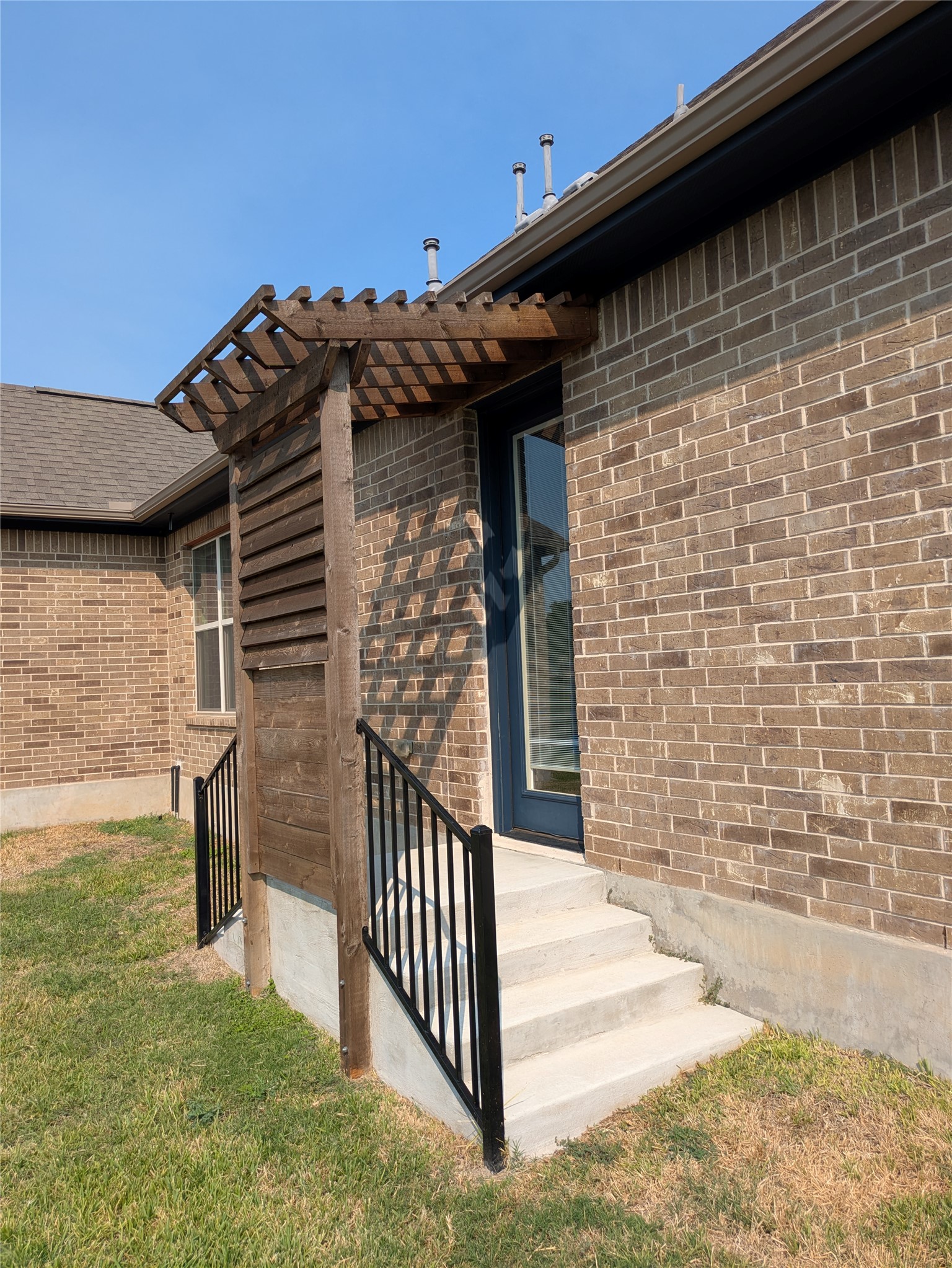 main property photo 28
