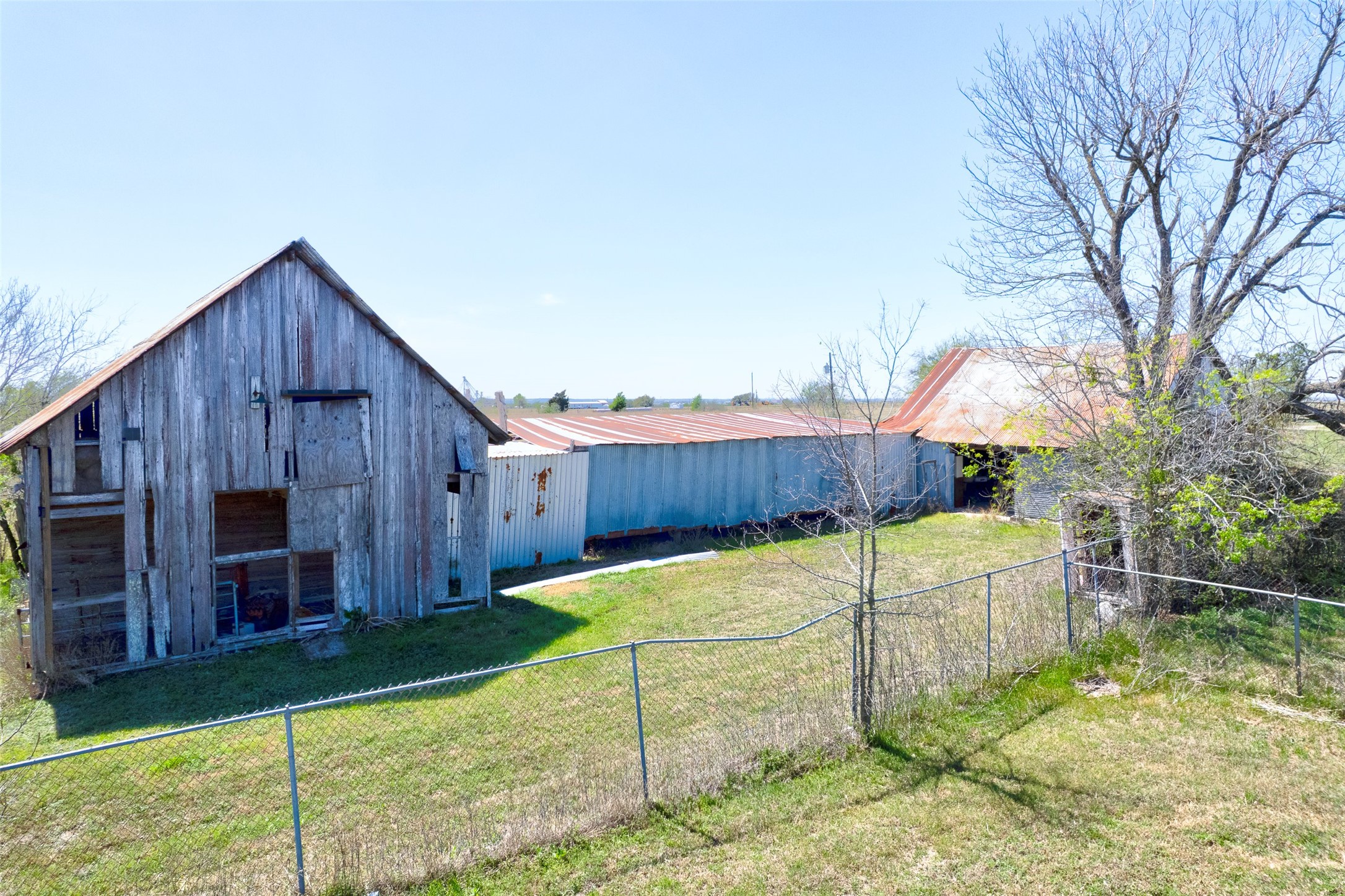 main property photo 23