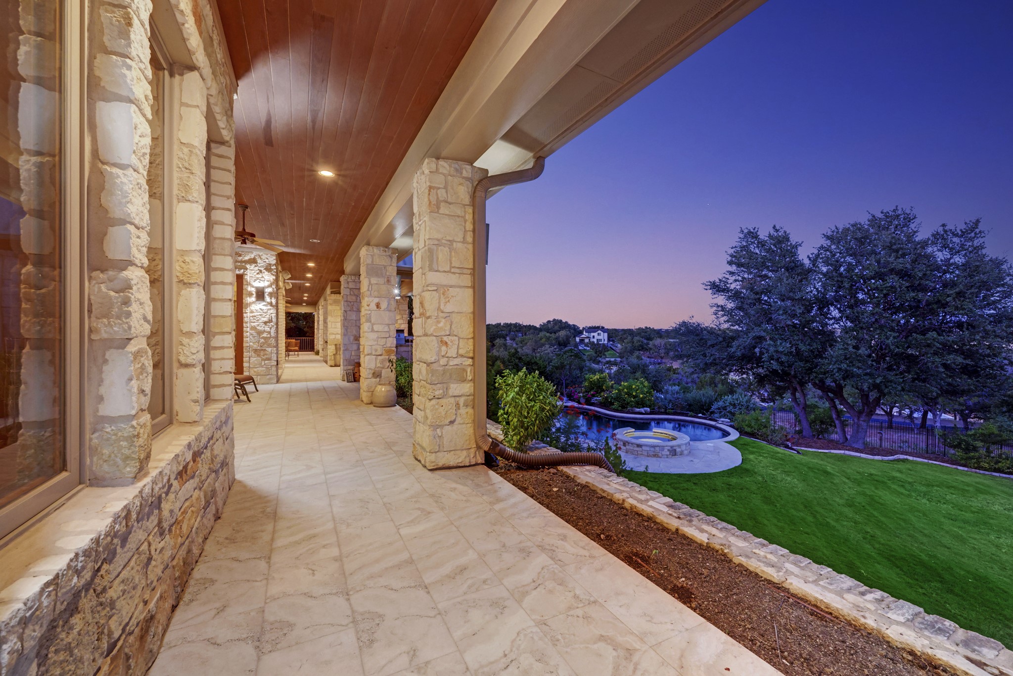 main property photo 28