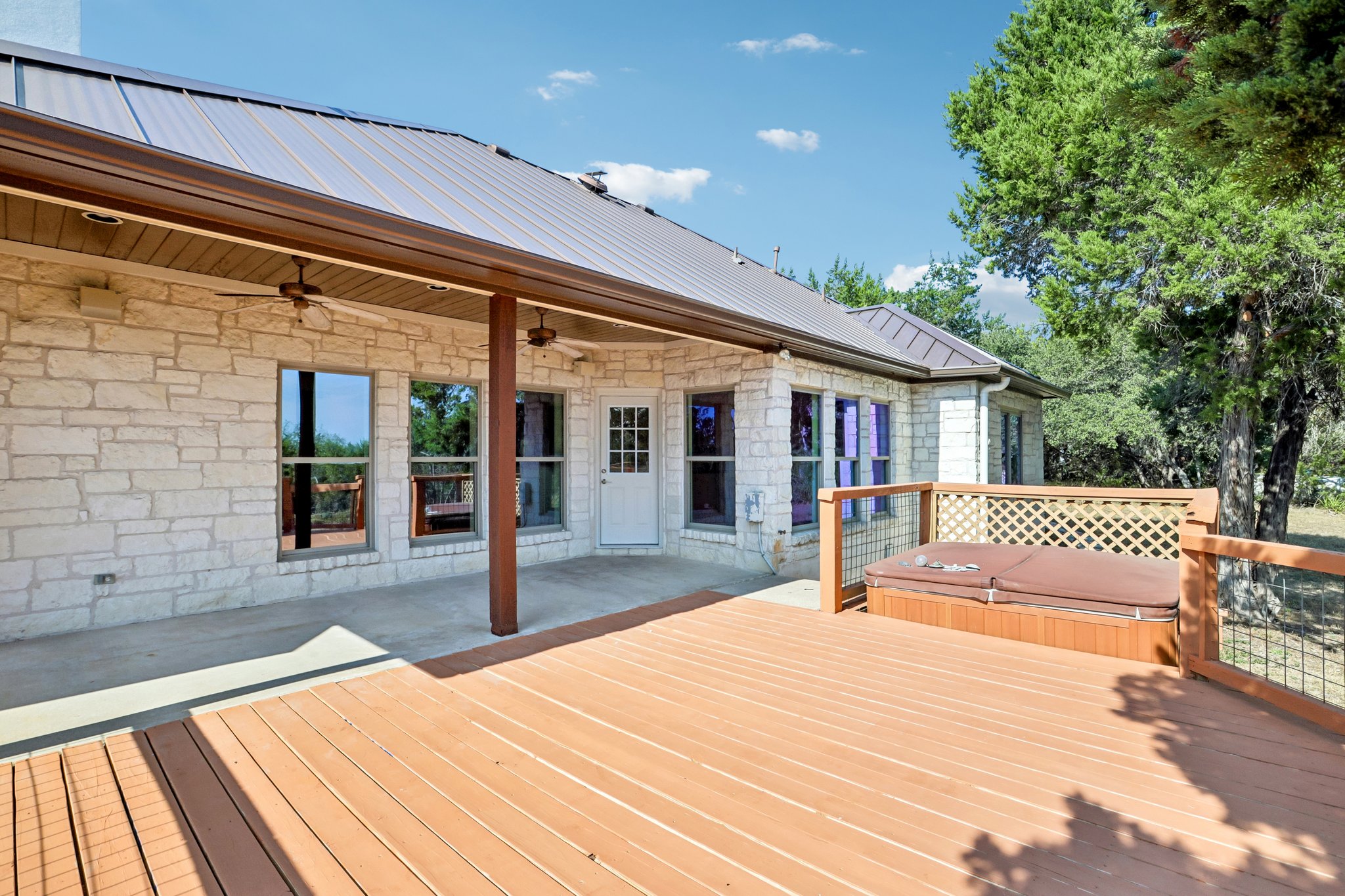 main property photo 17