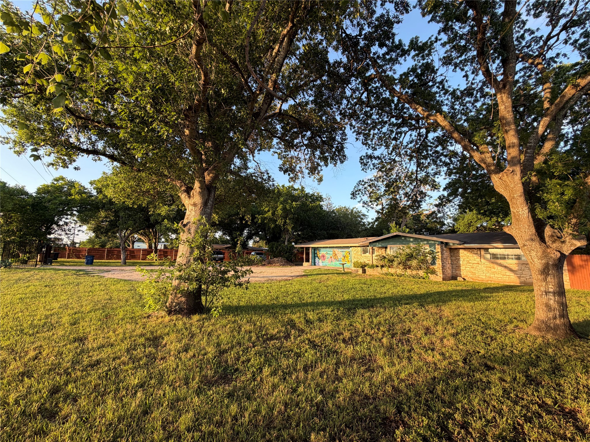 main property photo 10