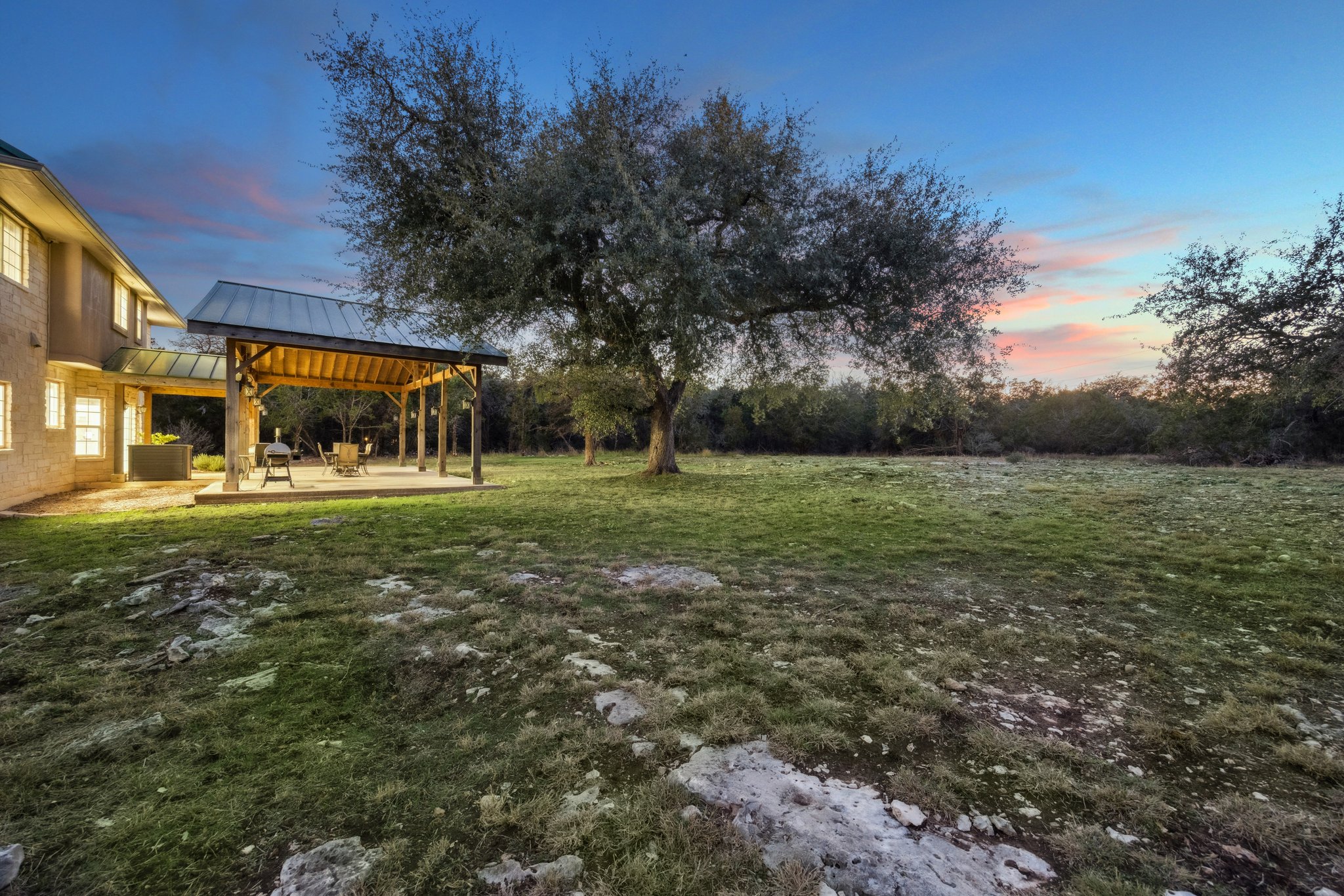 main property photo 28