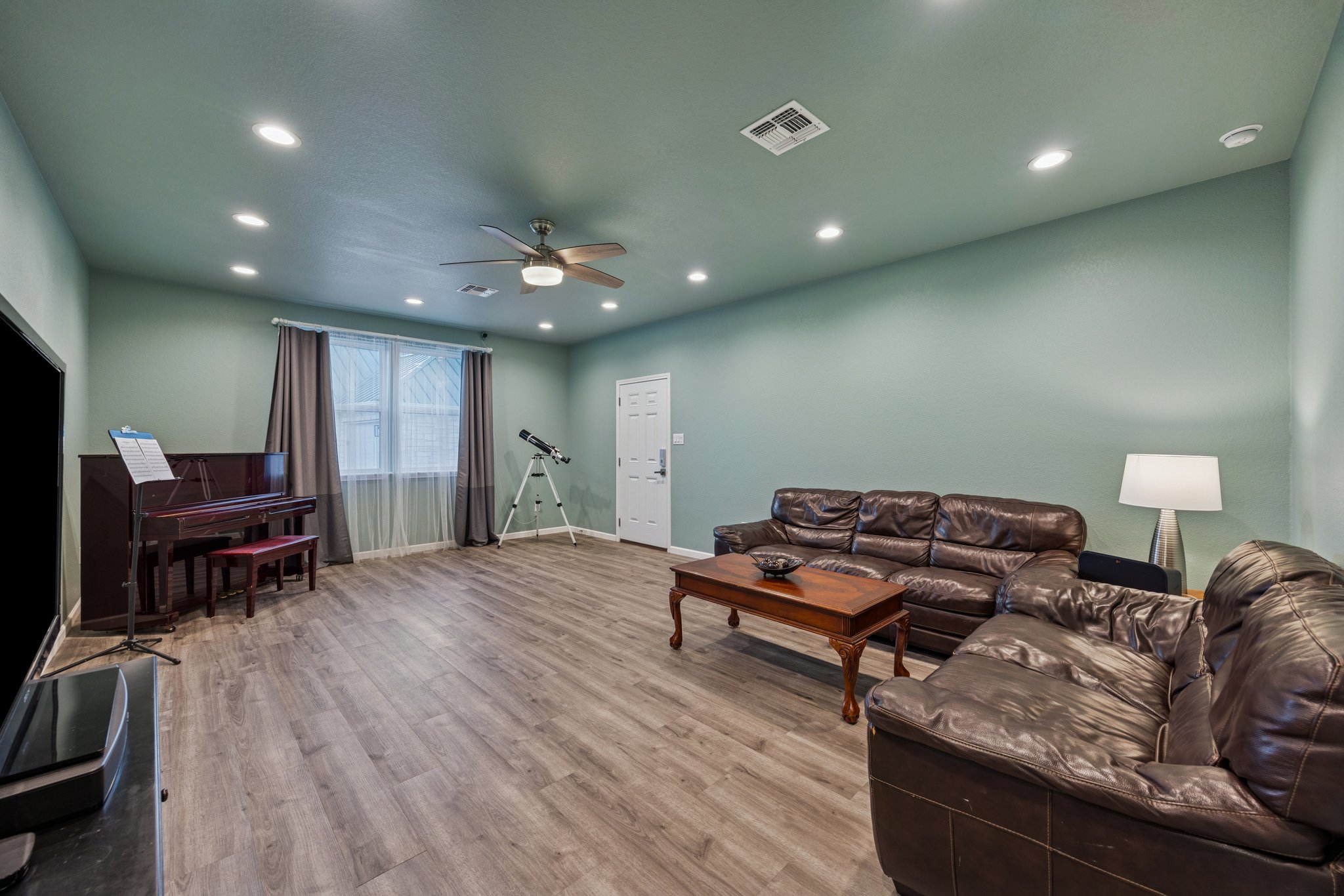 main property photo 29