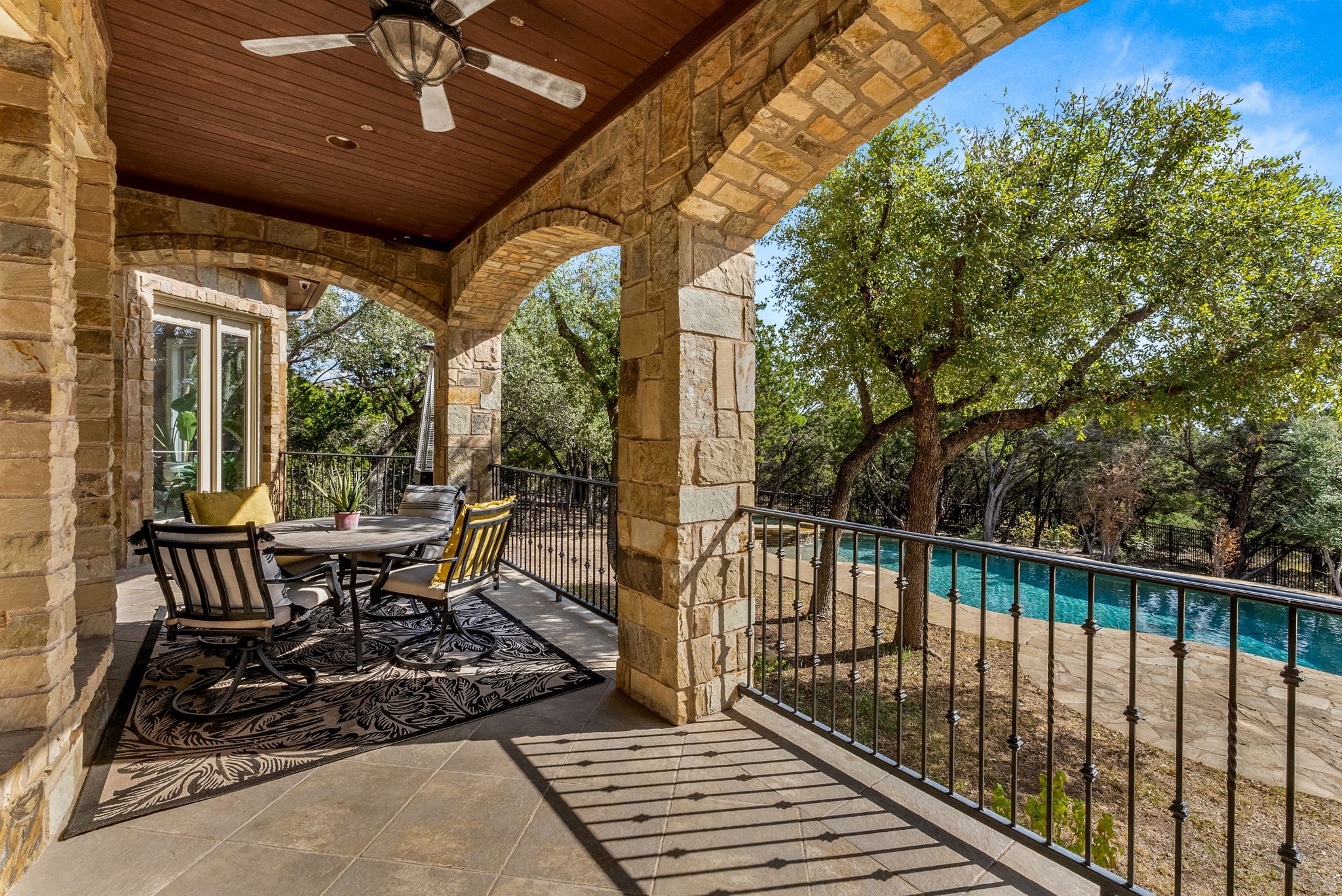 main property photo 30
