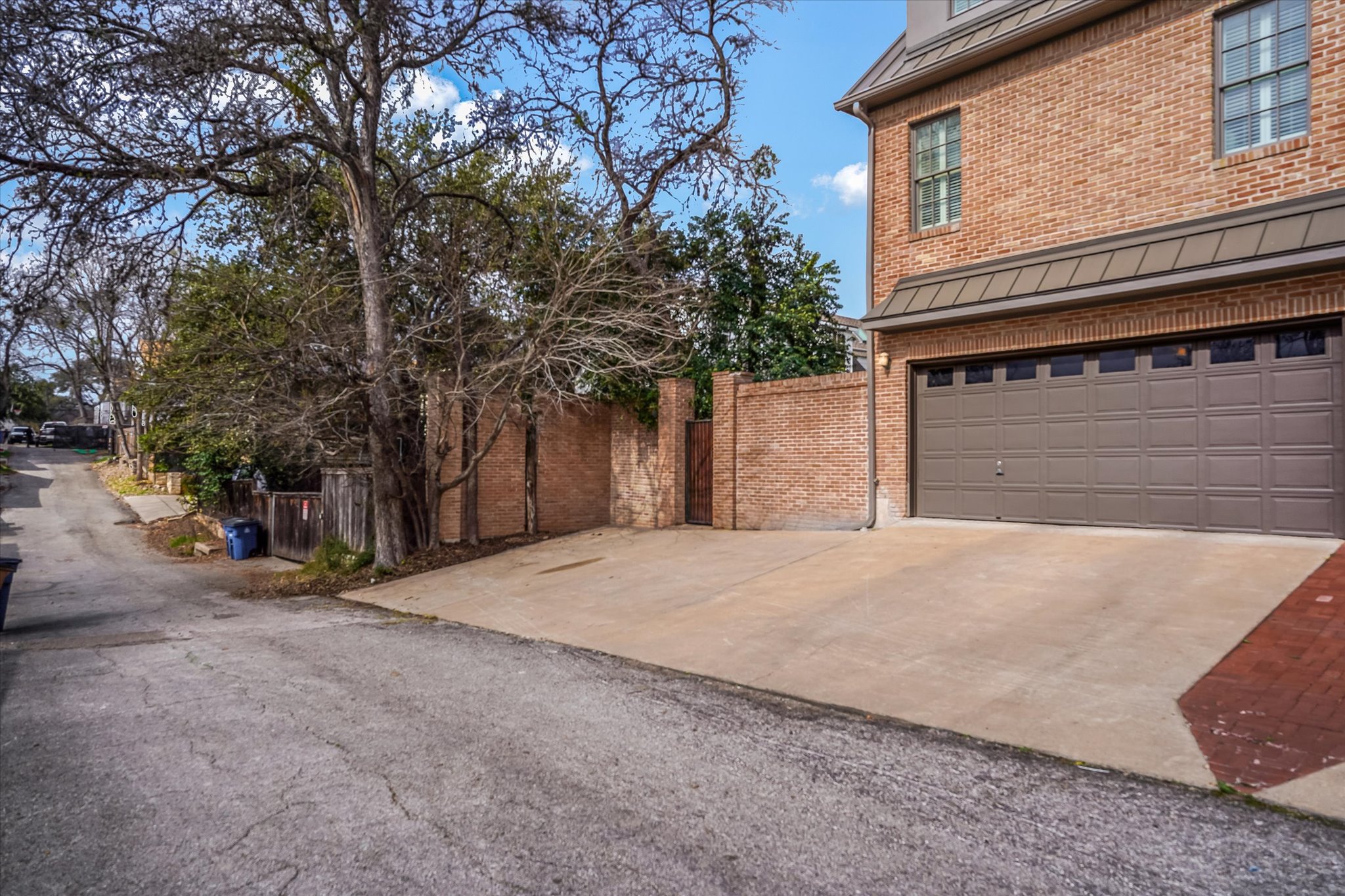 main property photo 34