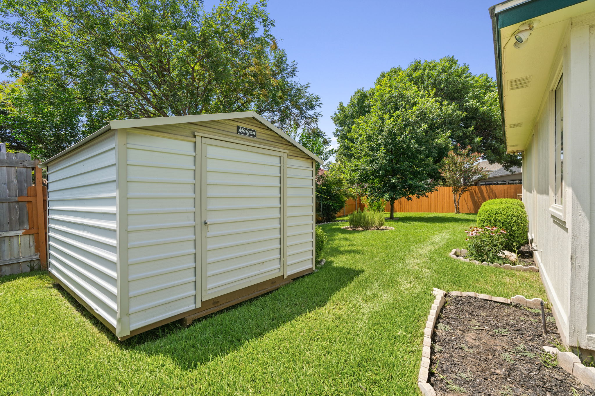 main property photo 32