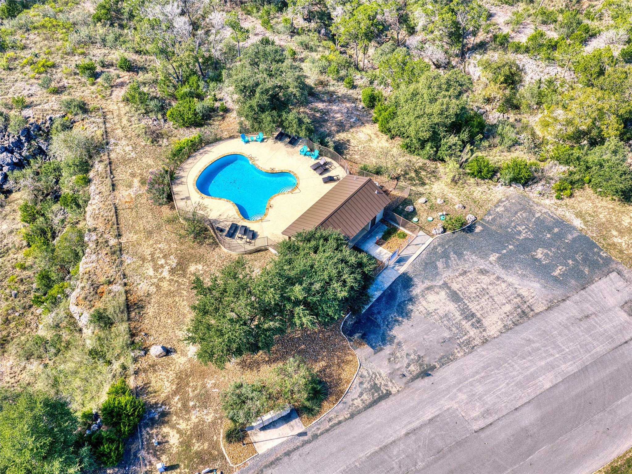 main property photo 30