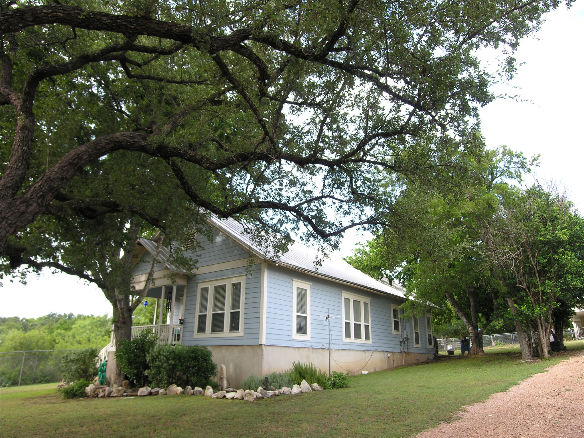 main property photo 6