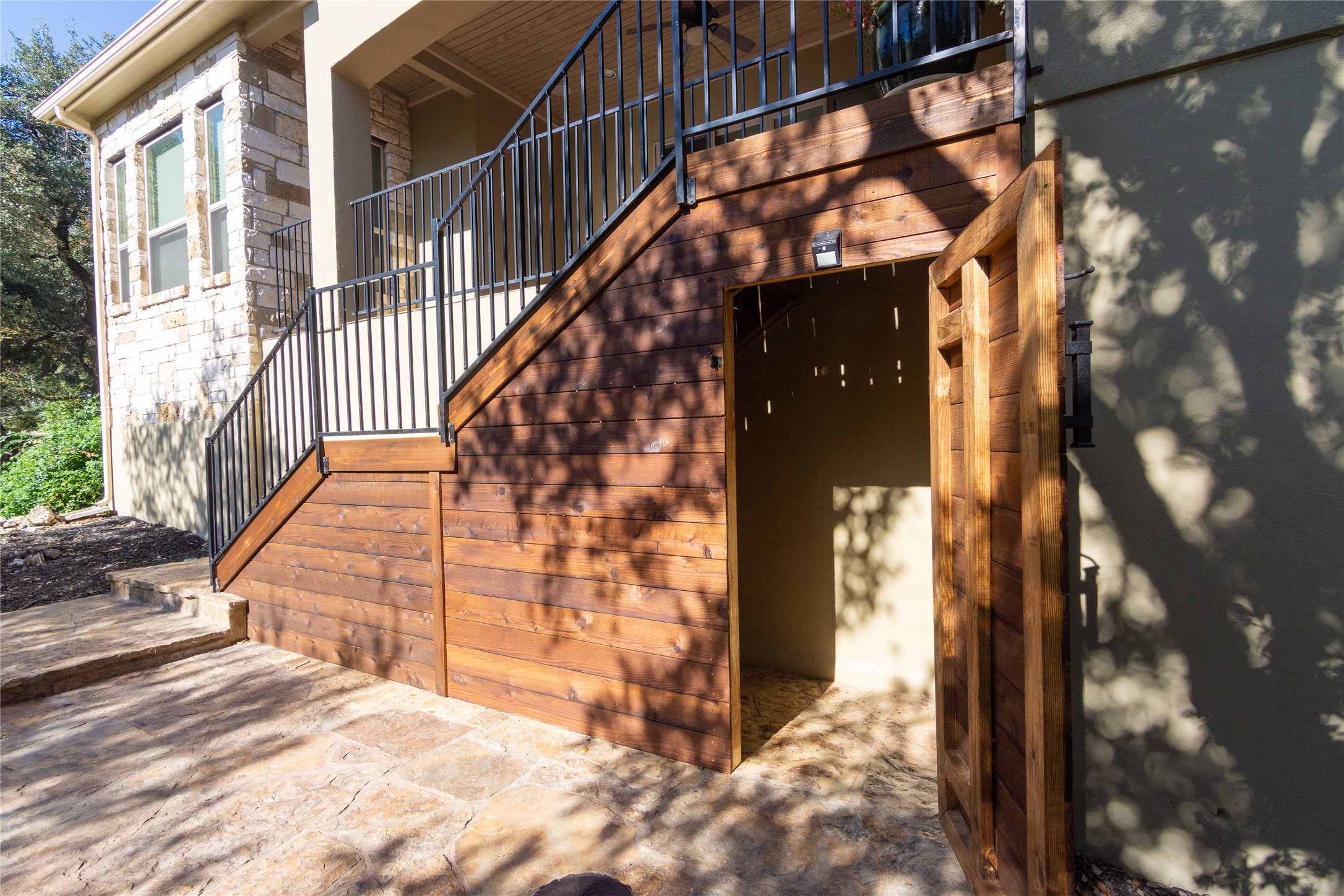 main property photo 28