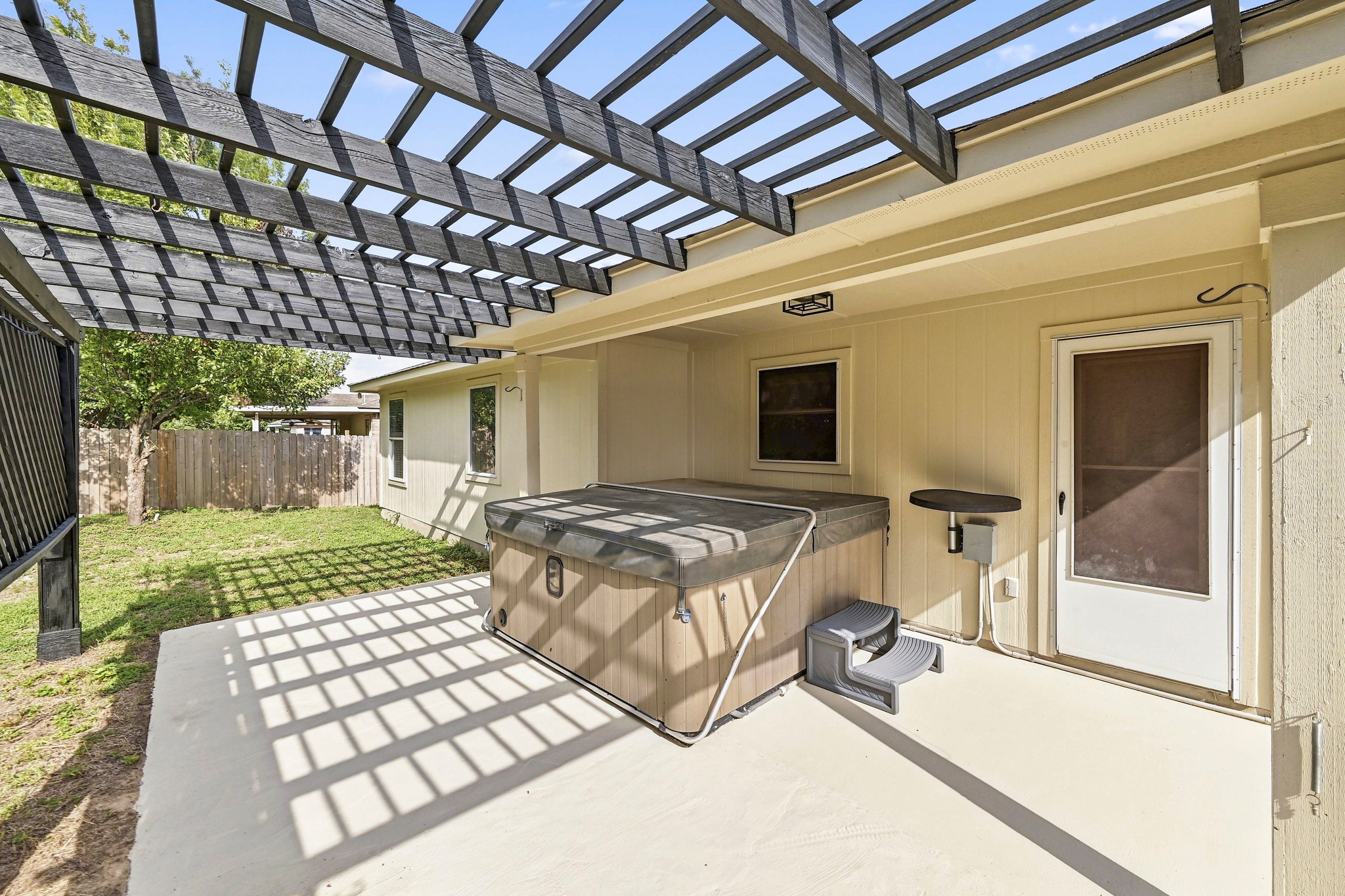 main property photo 27