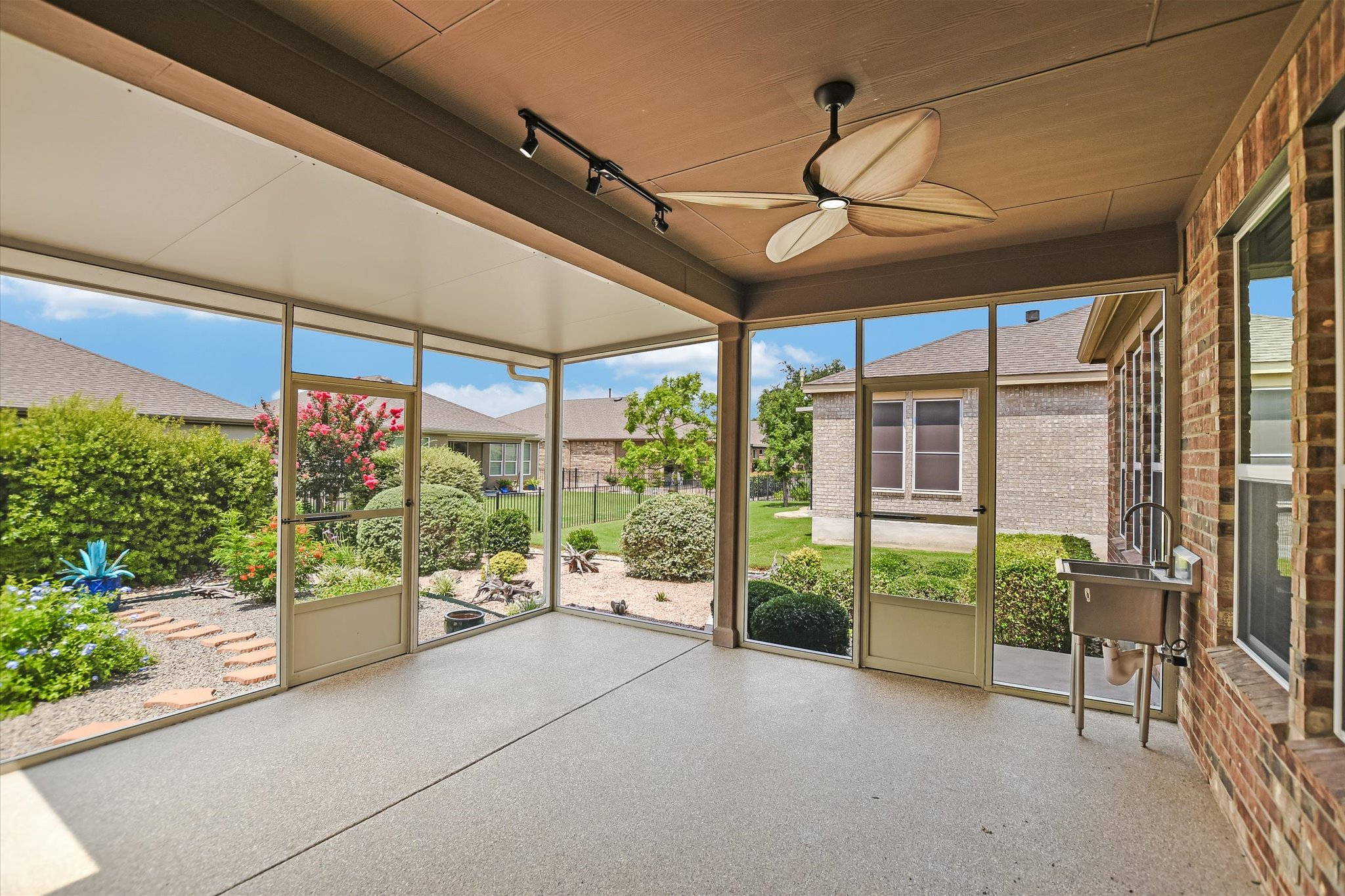 main property photo 20