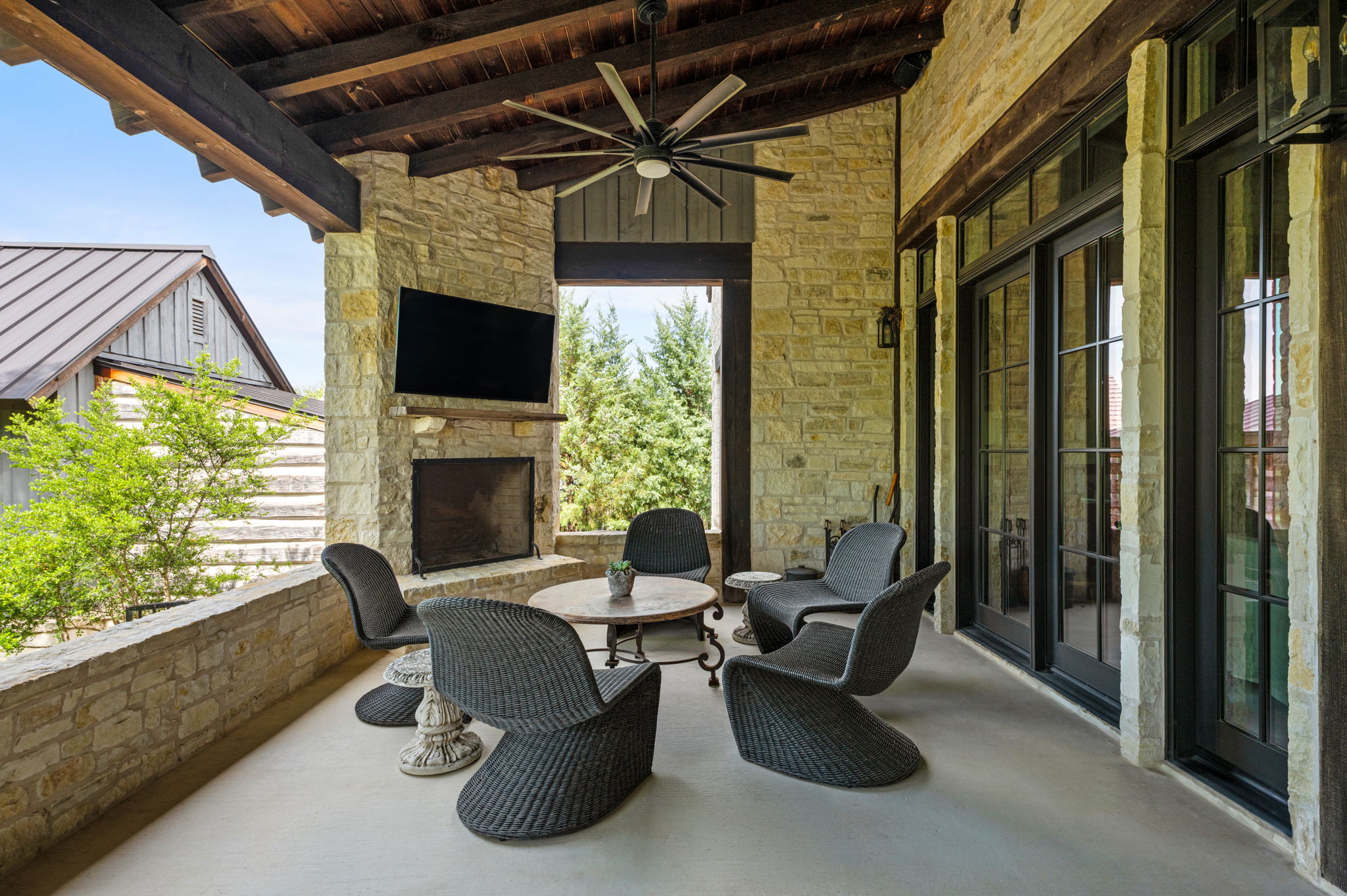 main property photo 18