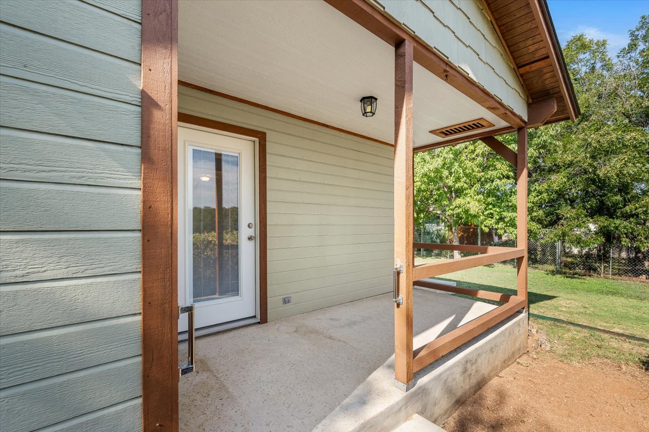 main property photo 28