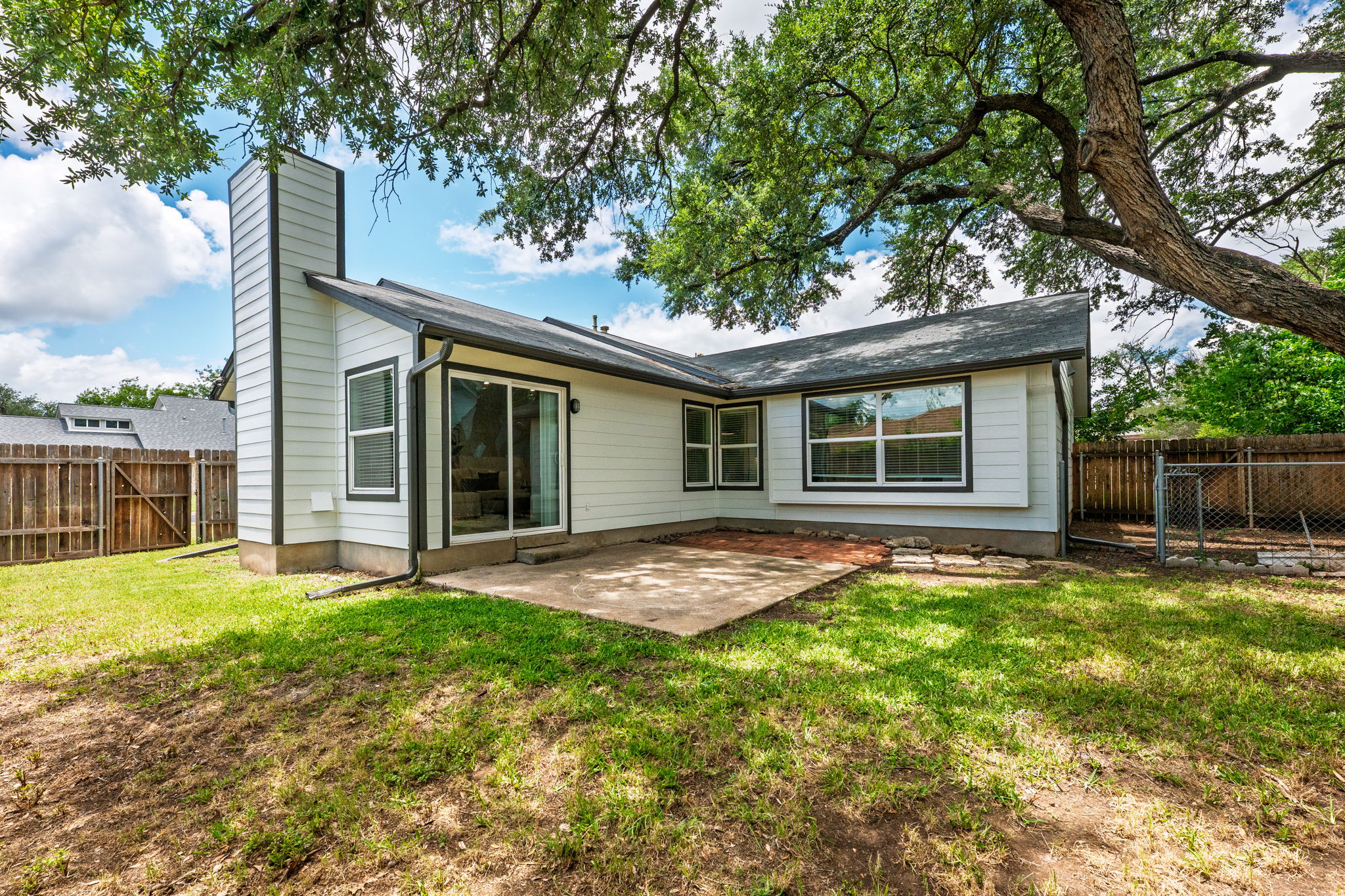 main property photo 28