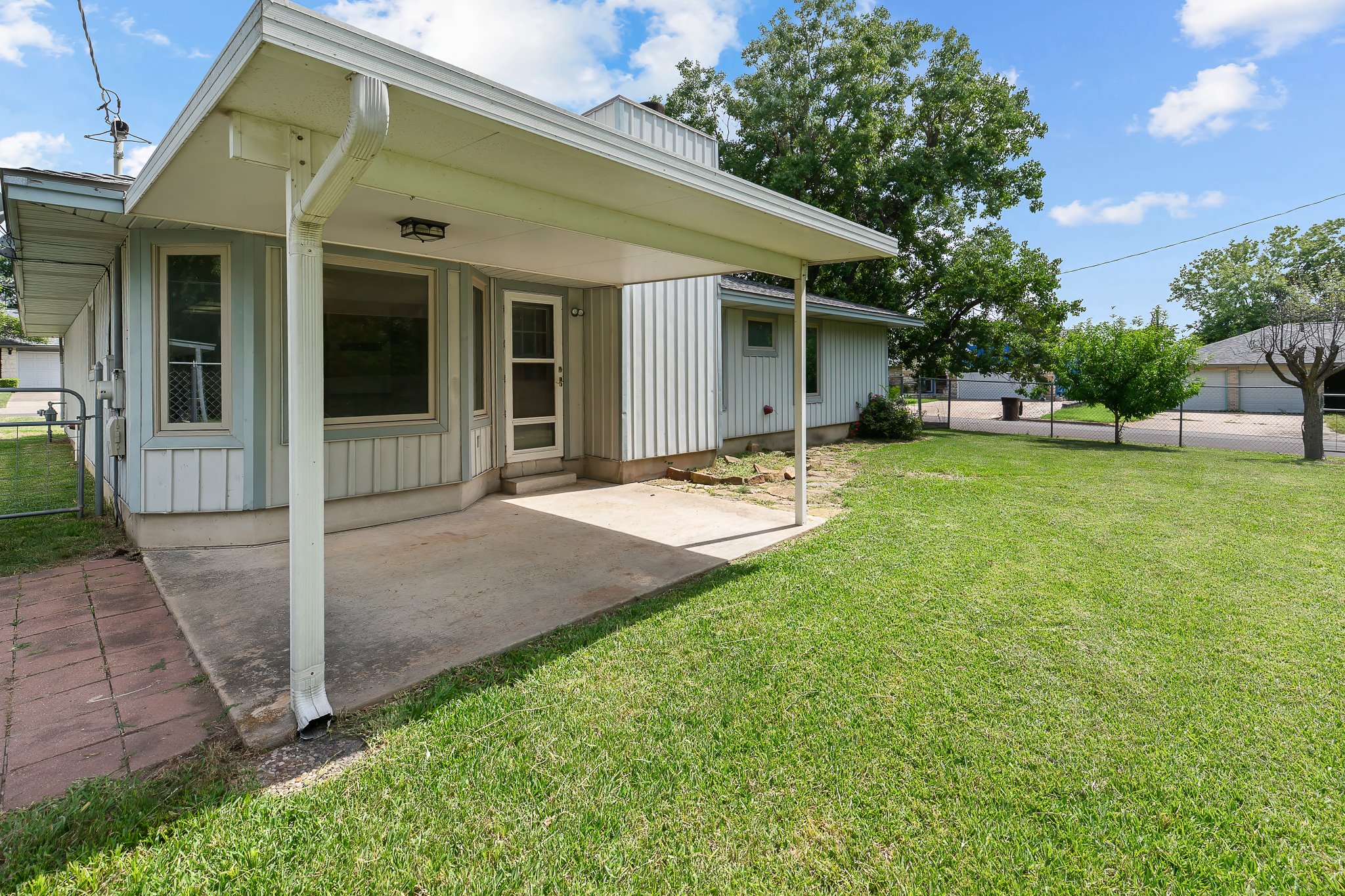 main property photo 17