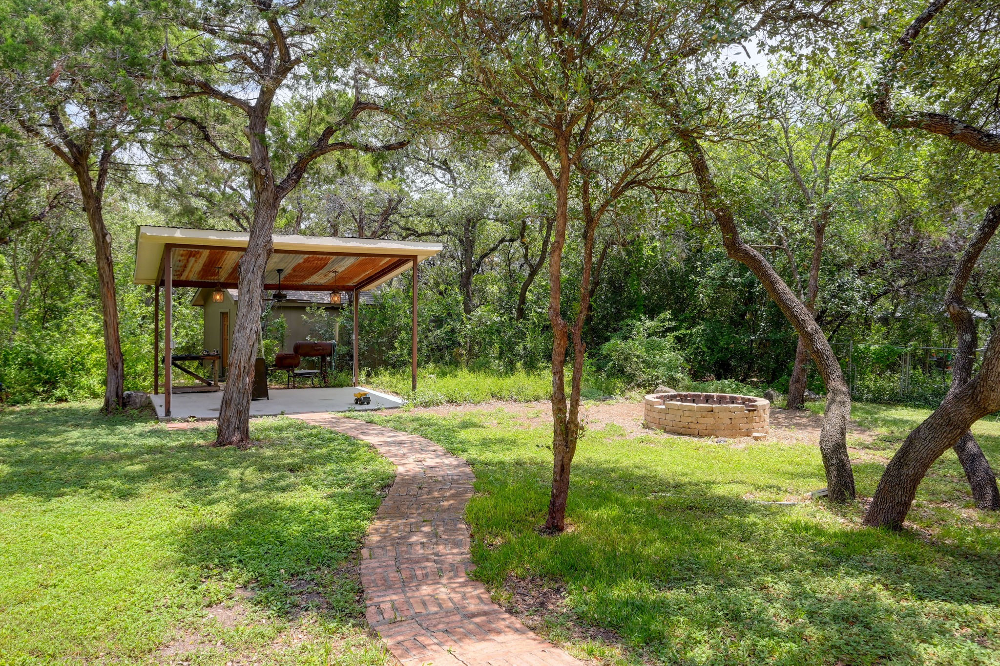 main property photo 30