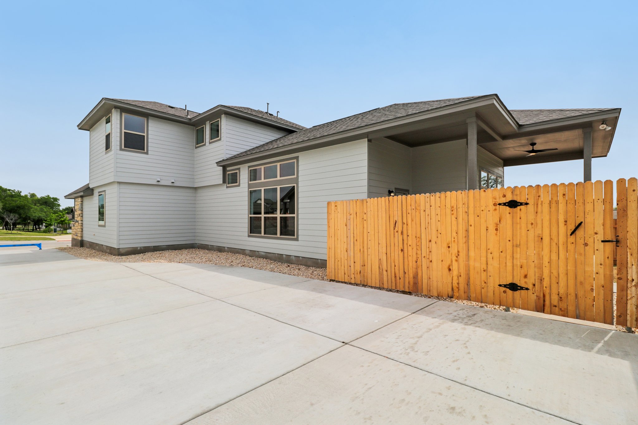 main property photo 22