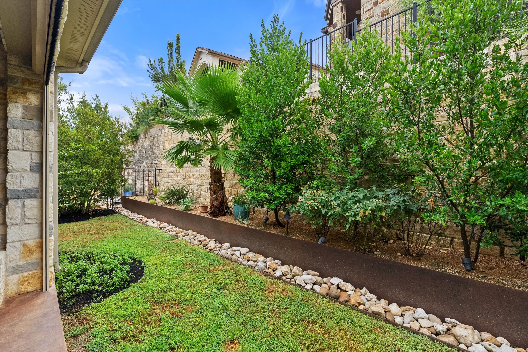 main property photo 27