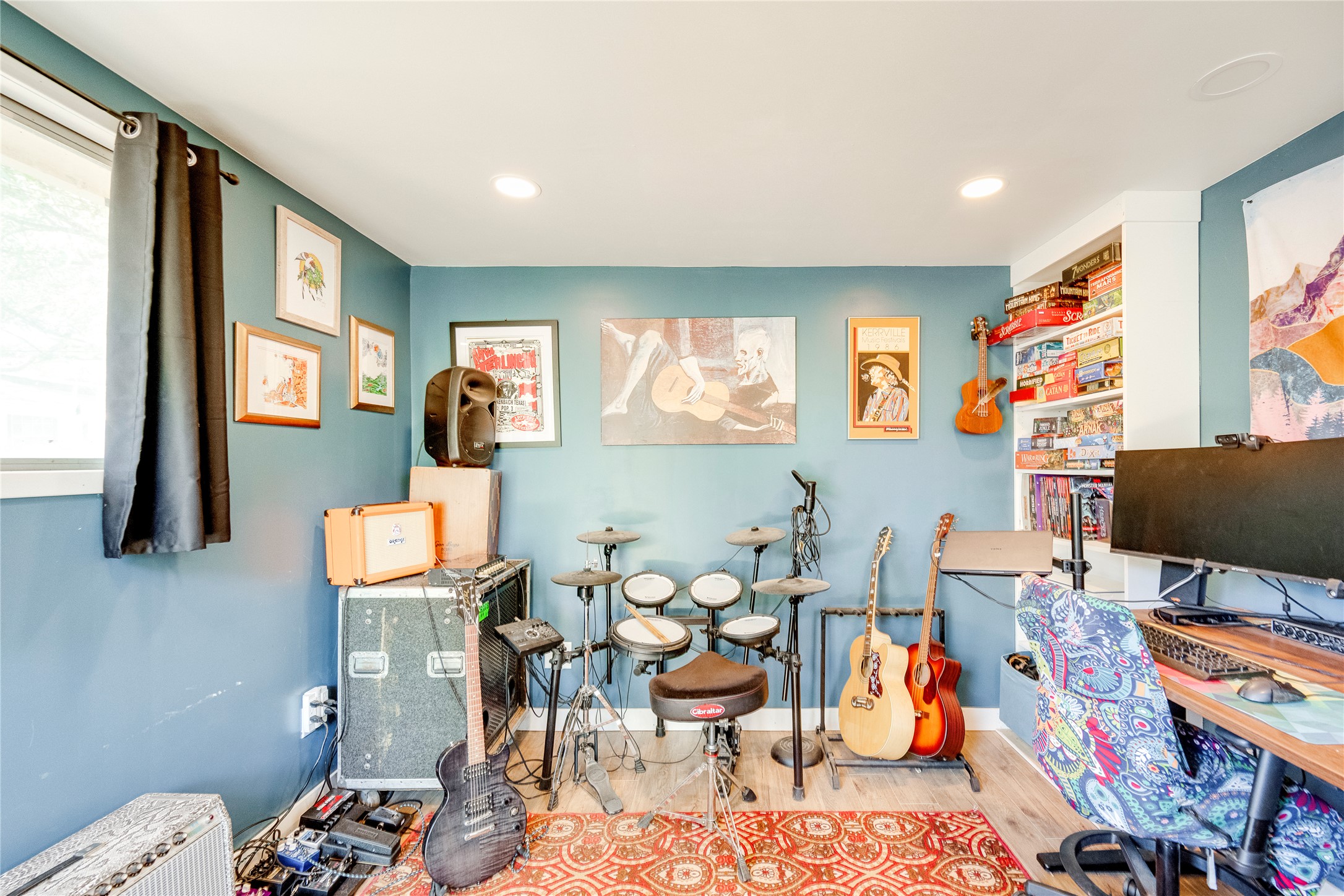 main property photo 34