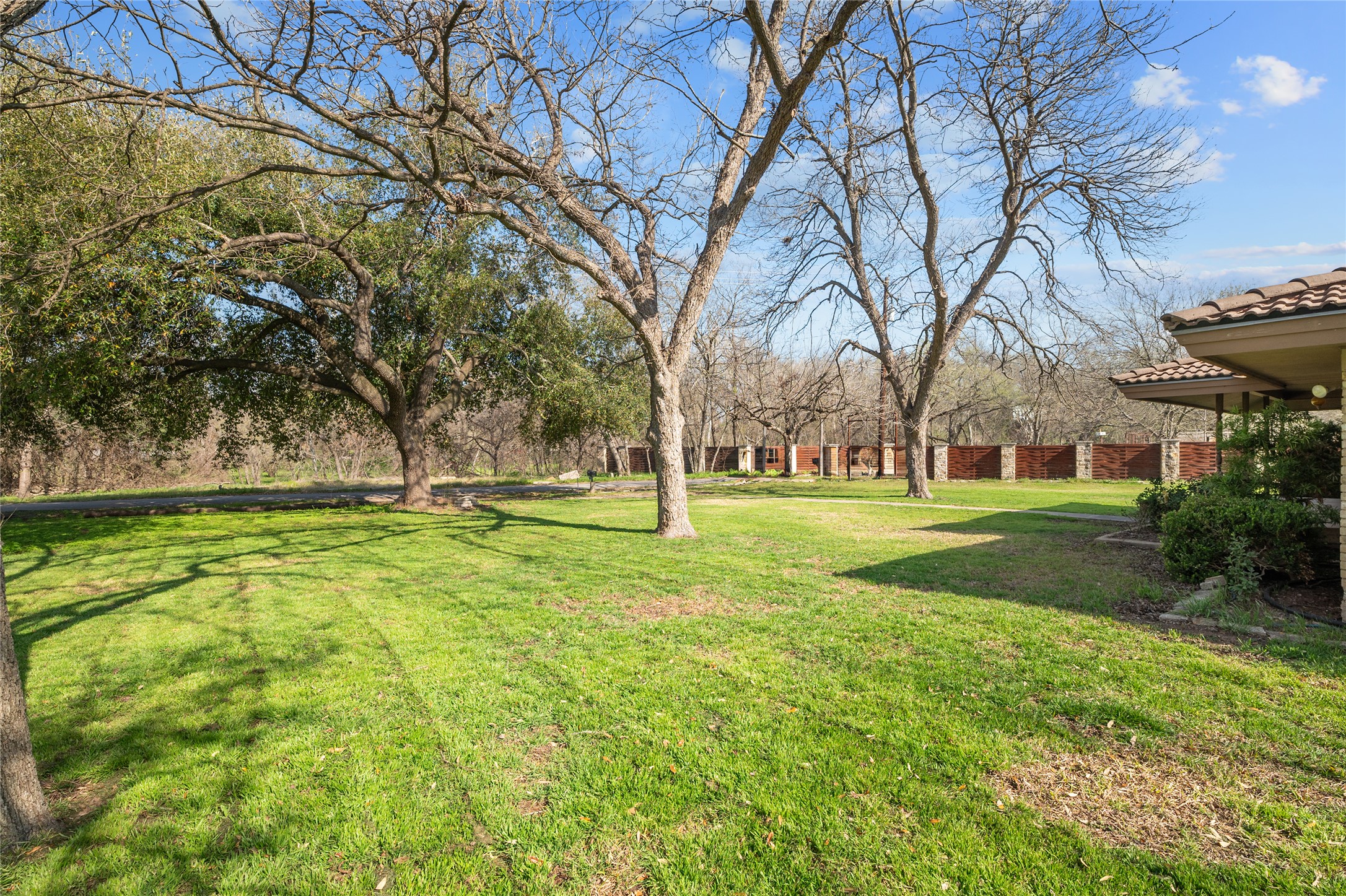 main property photo 9