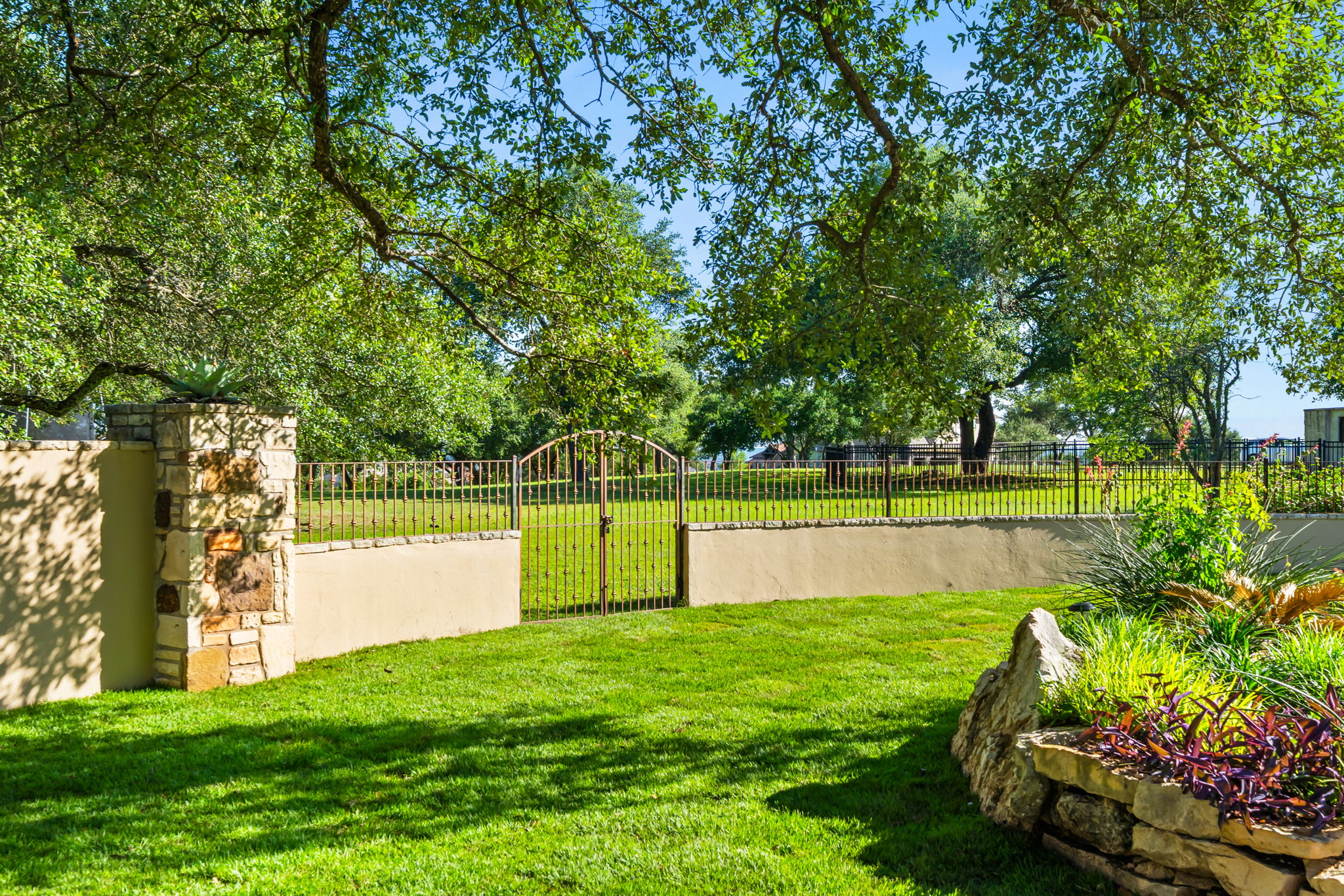 main property photo 33