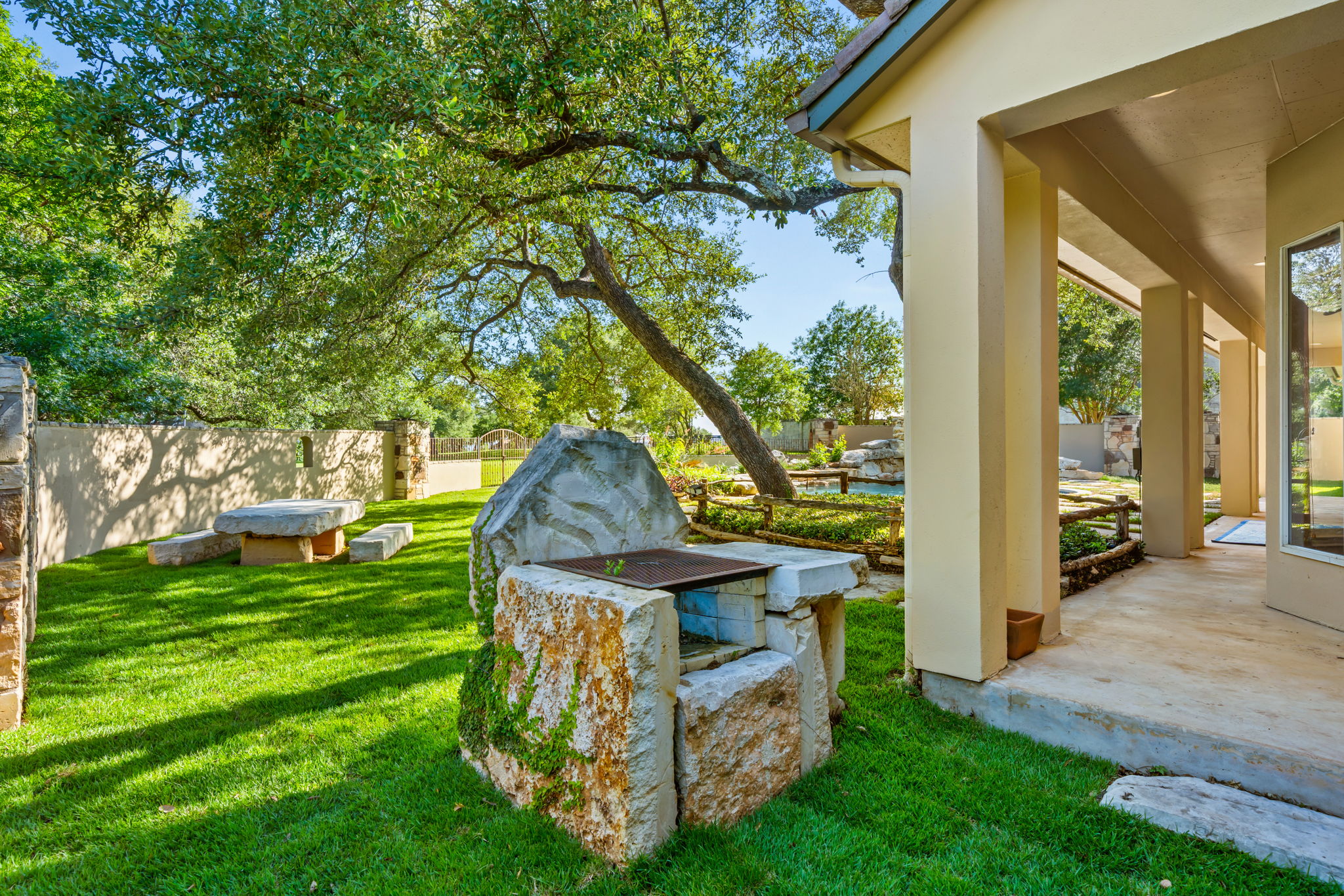 main property photo 34