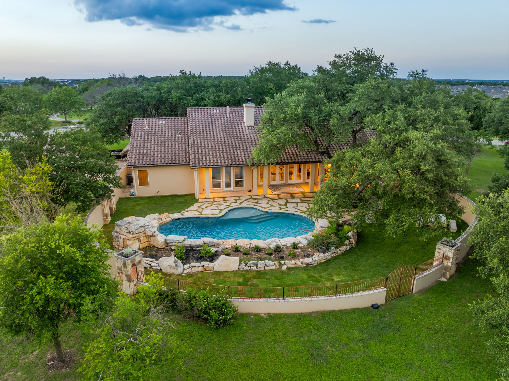 main property photo 6