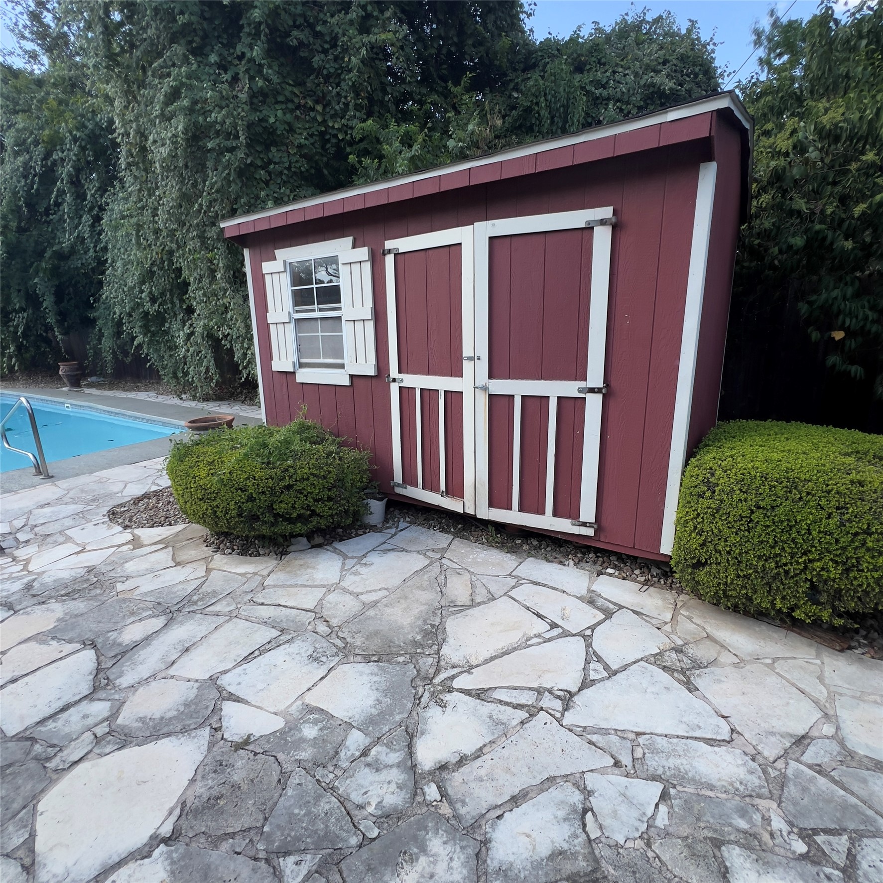 main property photo 25