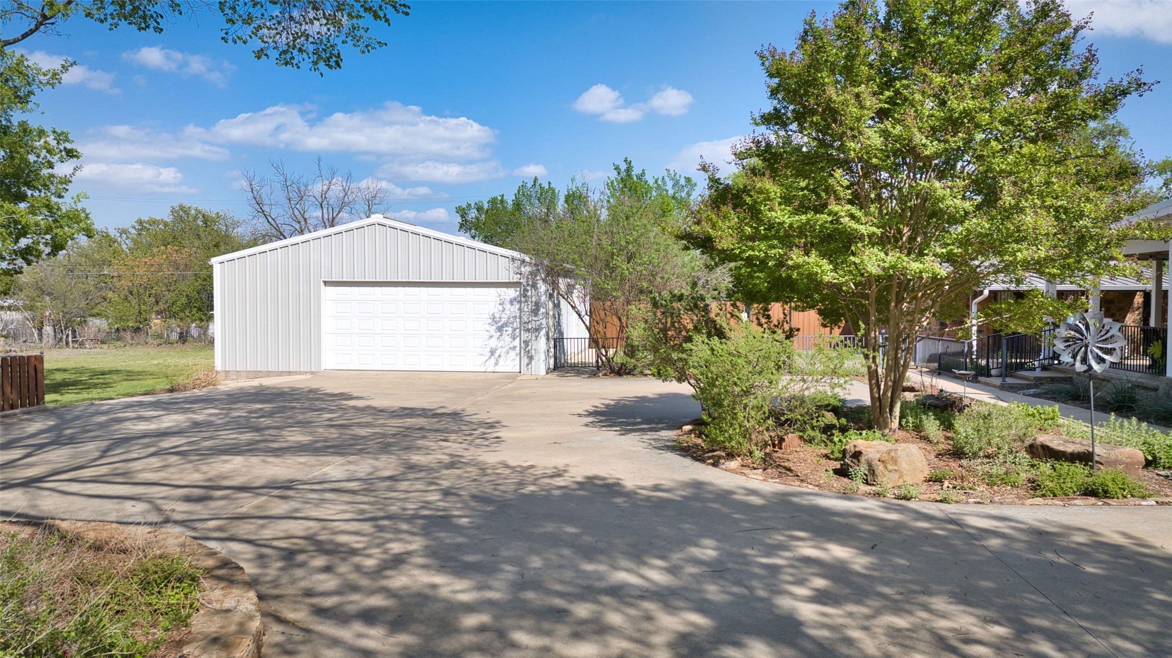 main property photo 16