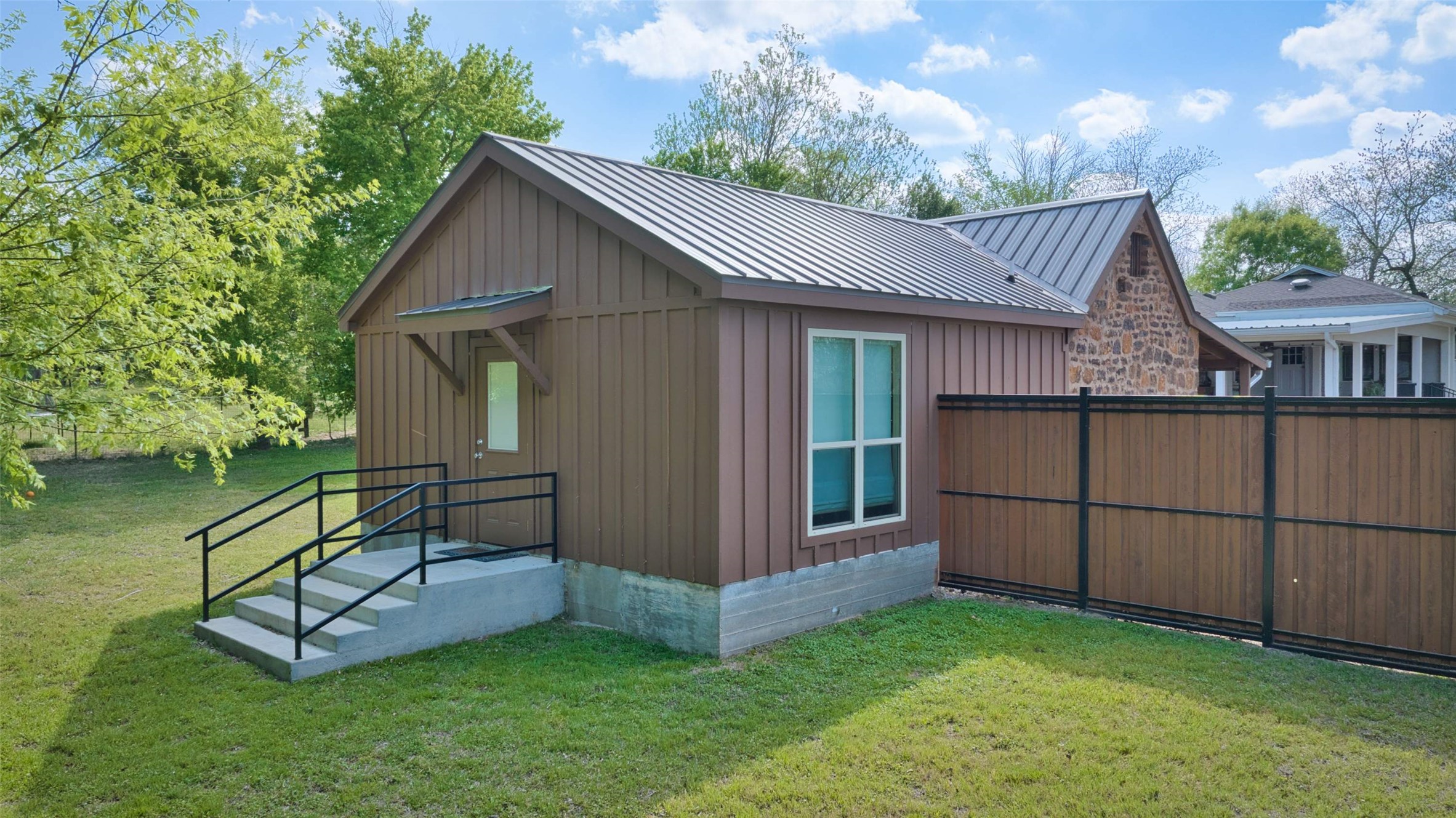 main property photo 24