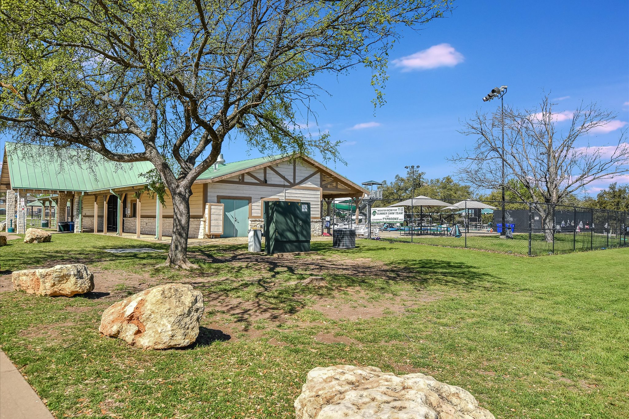 main property photo 33