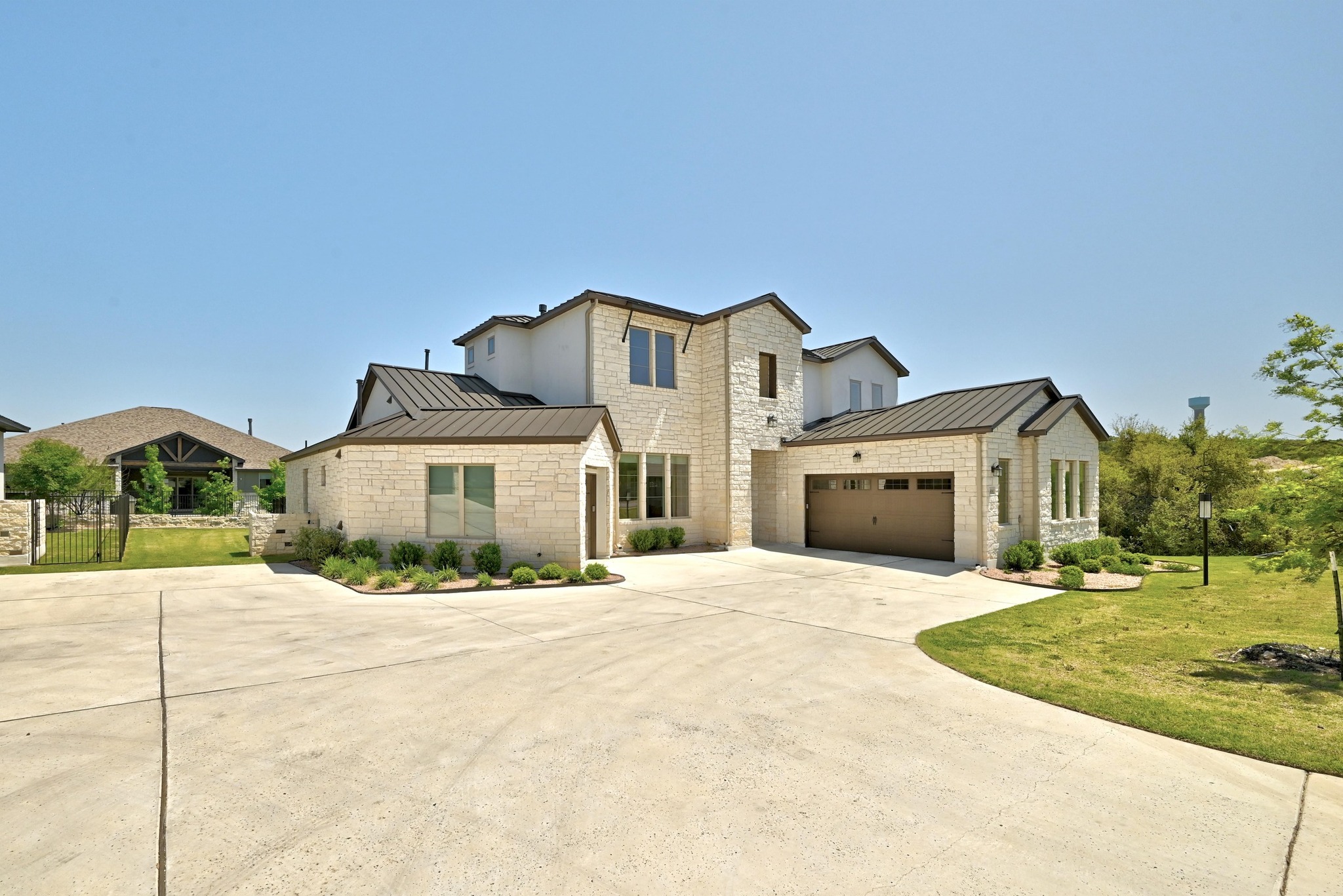 main property photo 37