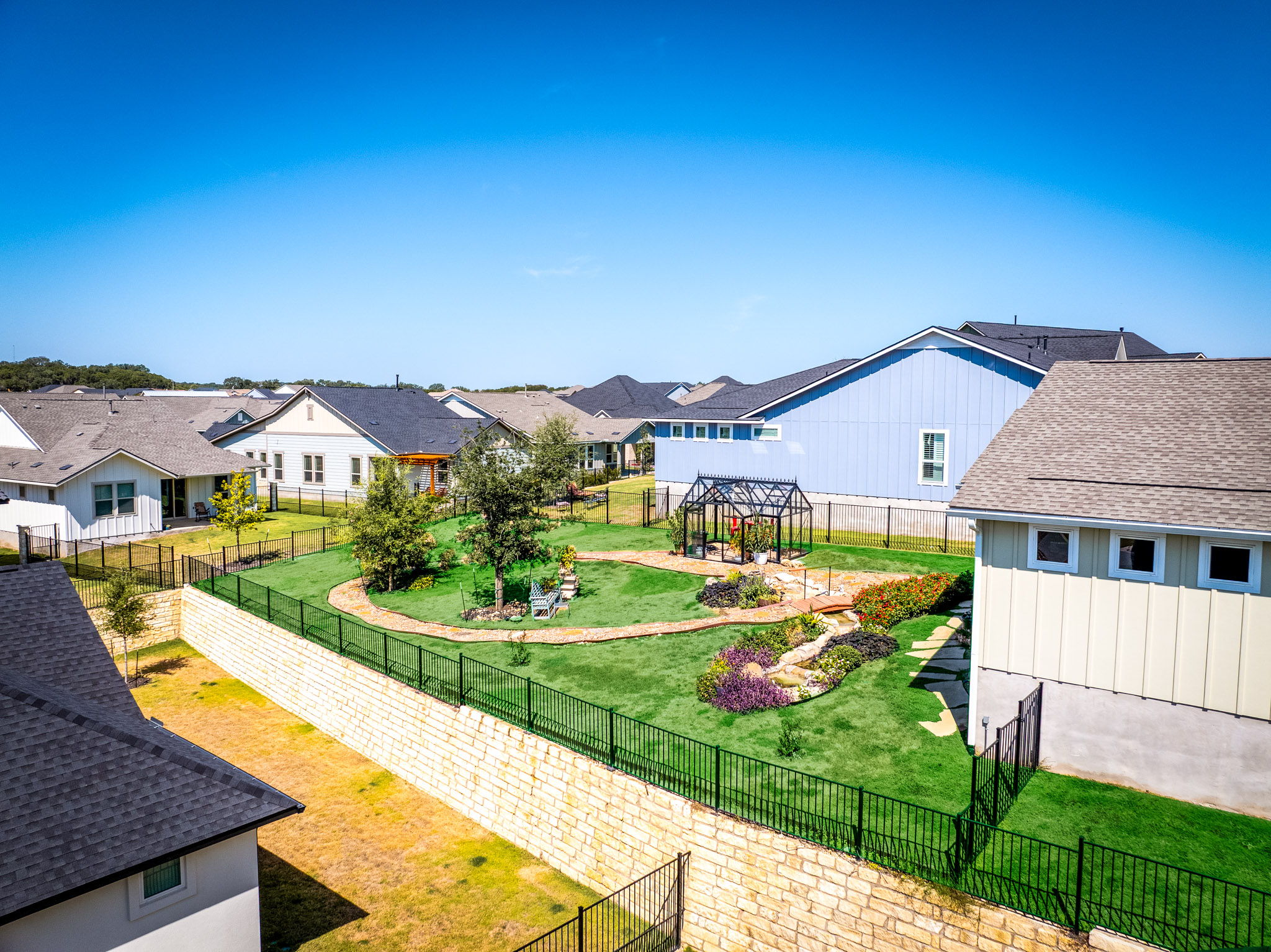main property photo 28